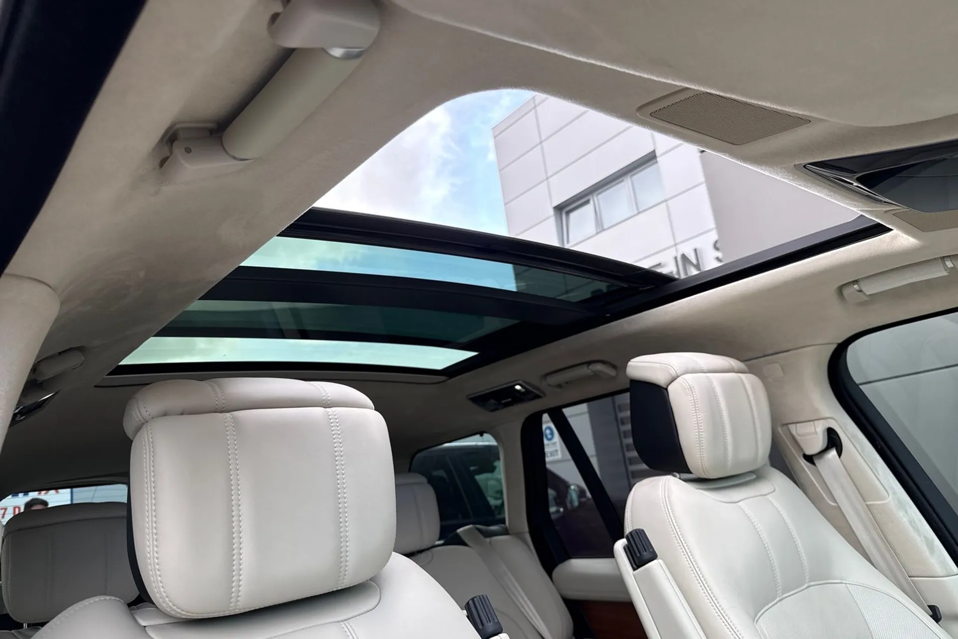 LAND ROVER RANGE ROVER thumbnail image number 10