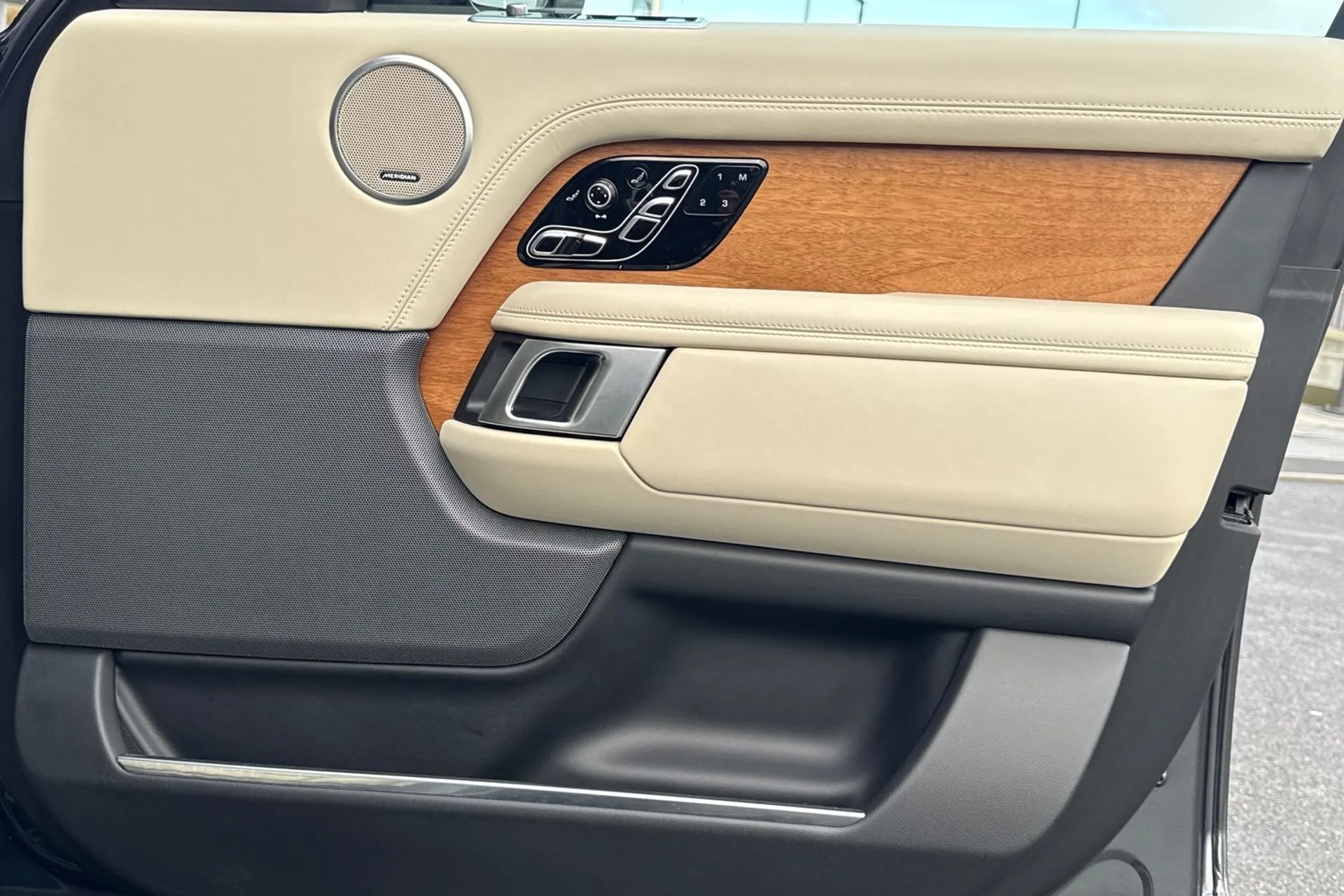 LAND ROVER RANGE ROVER thumbnail image number 19