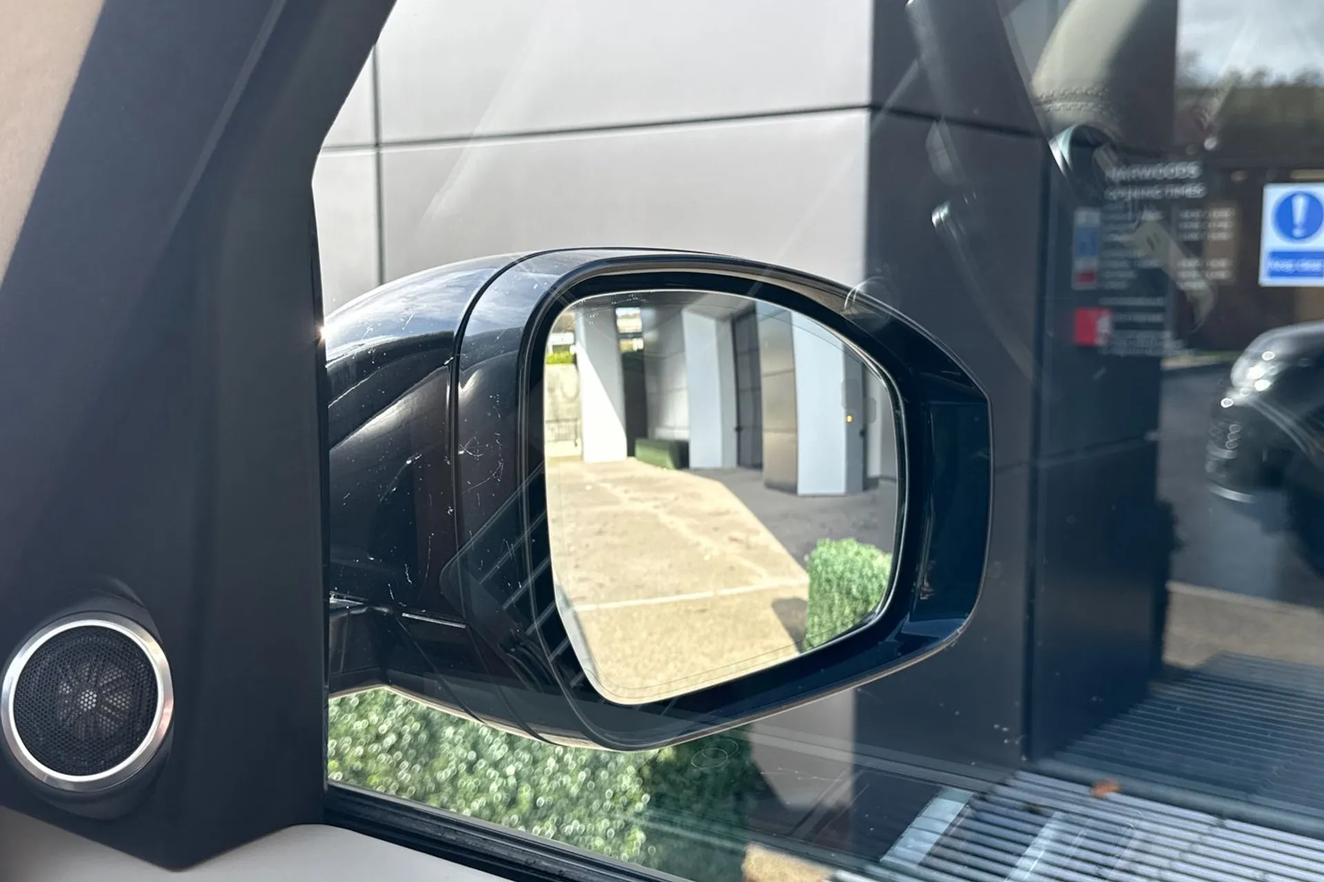 LAND ROVER RANGE ROVER thumbnail image number 13