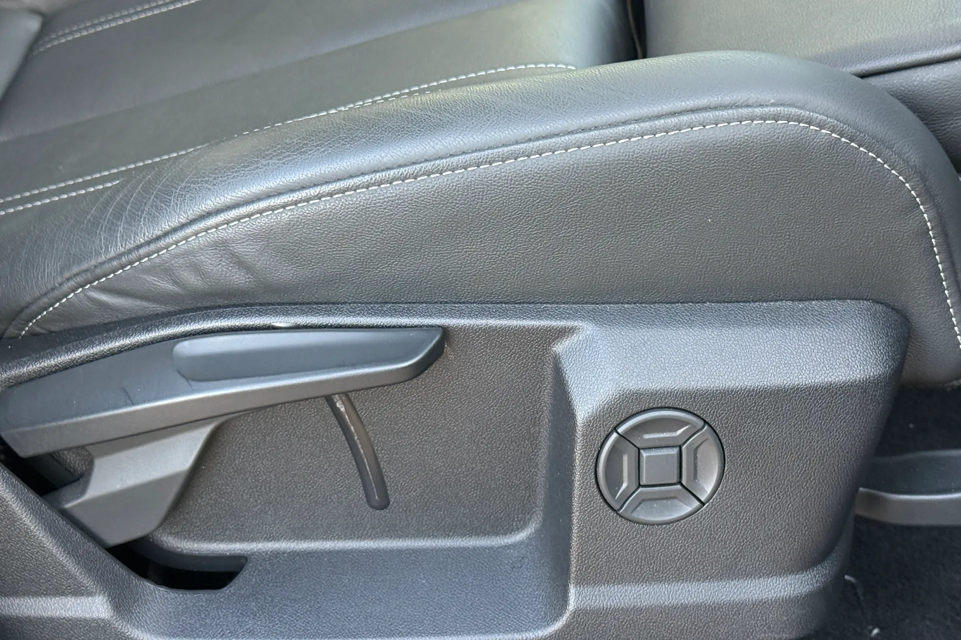 Audi Q4 thumbnail image number 31