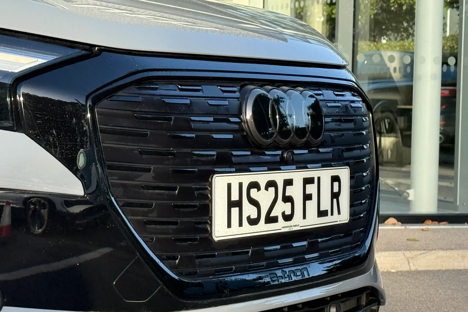 Audi Q4 thumbnail image number 11