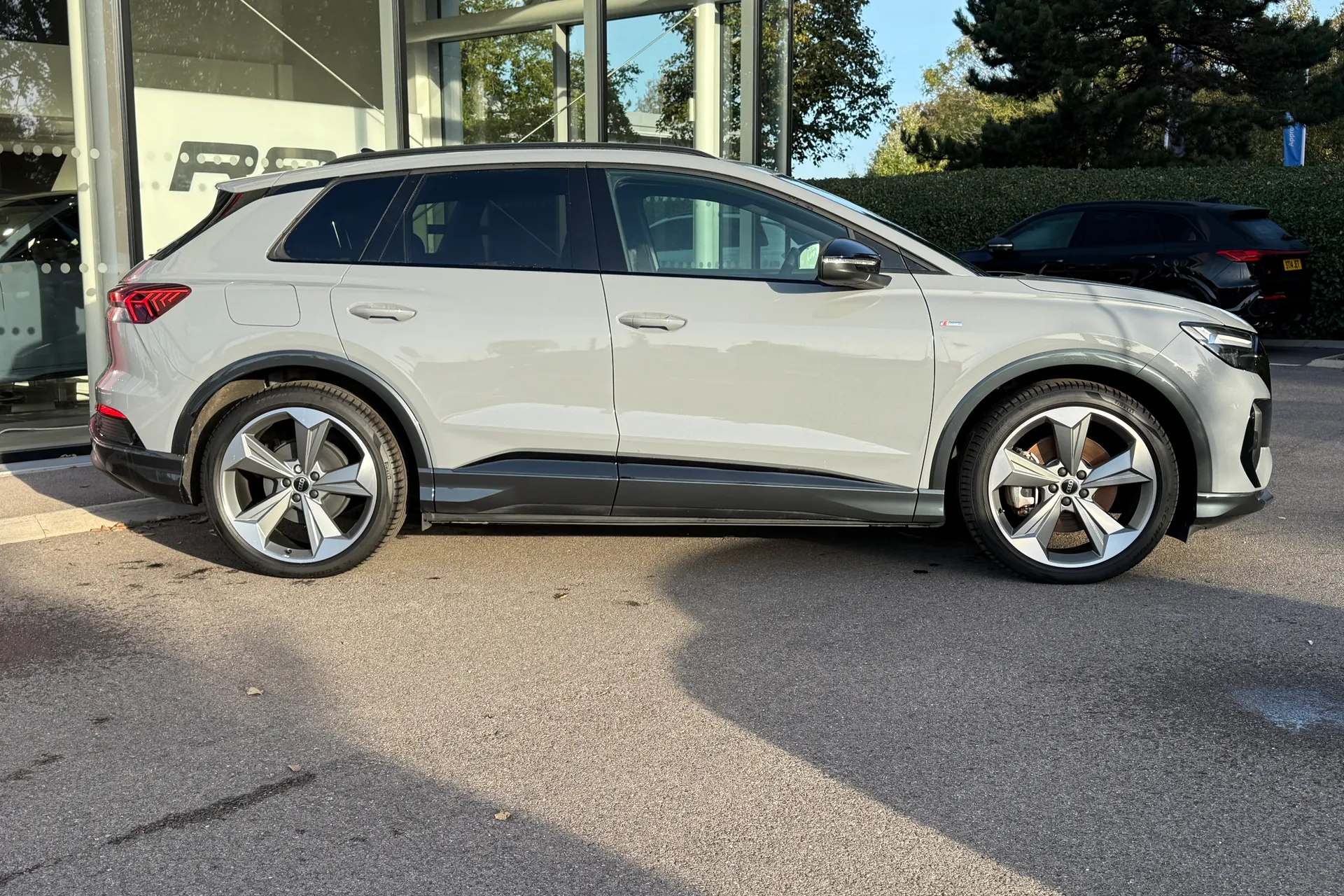 Audi Q4 thumbnail image number 2