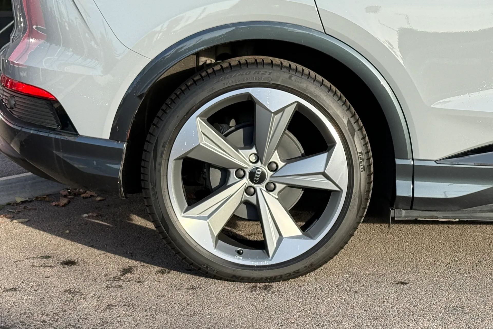 Audi Q4 thumbnail image number 19