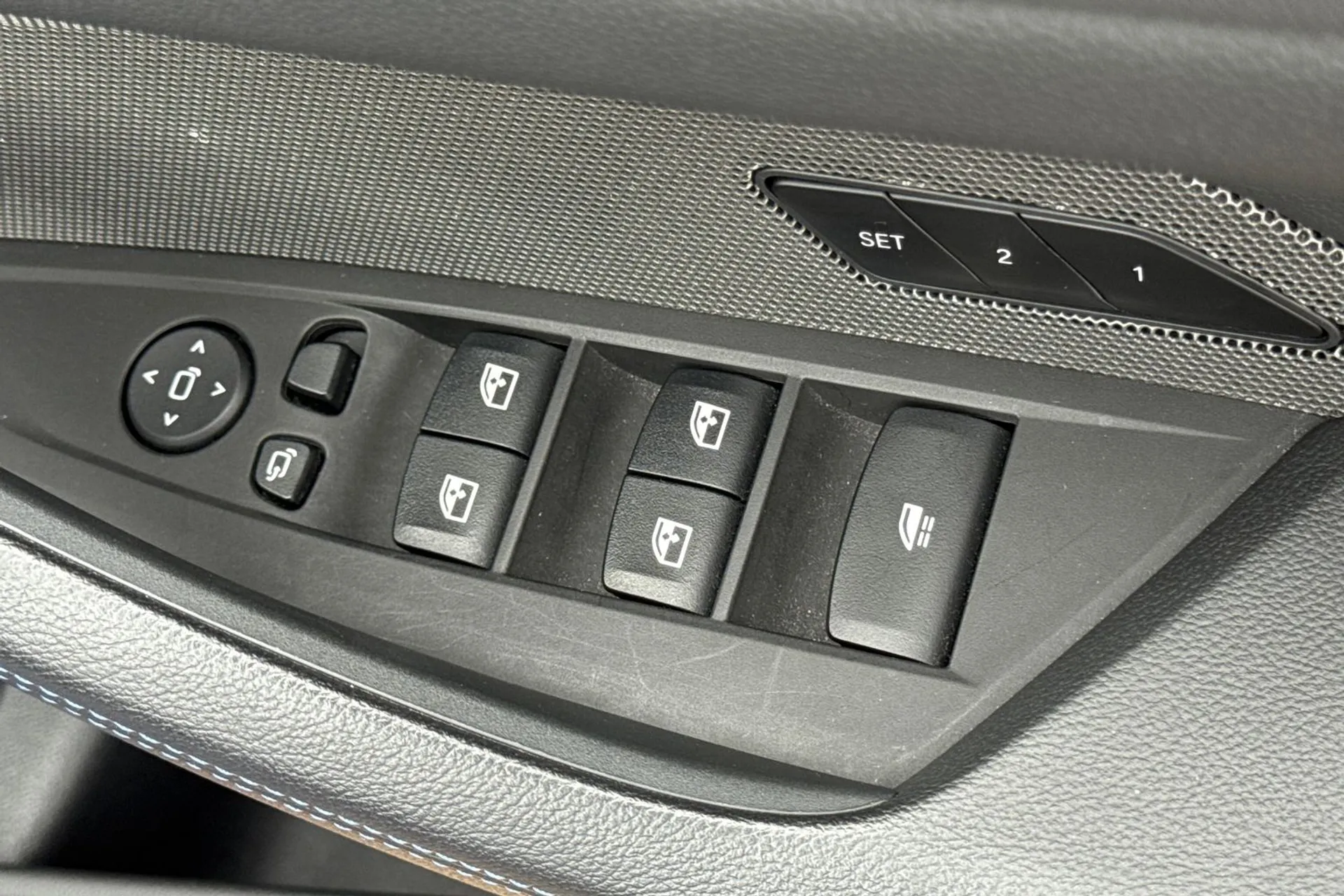 BMW 4 SERIES thumbnail image number 45