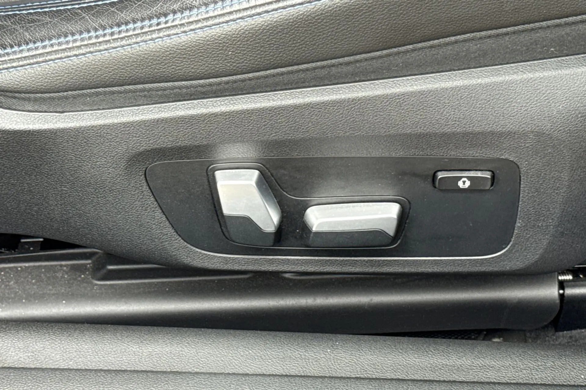 BMW 4 SERIES thumbnail image number 44