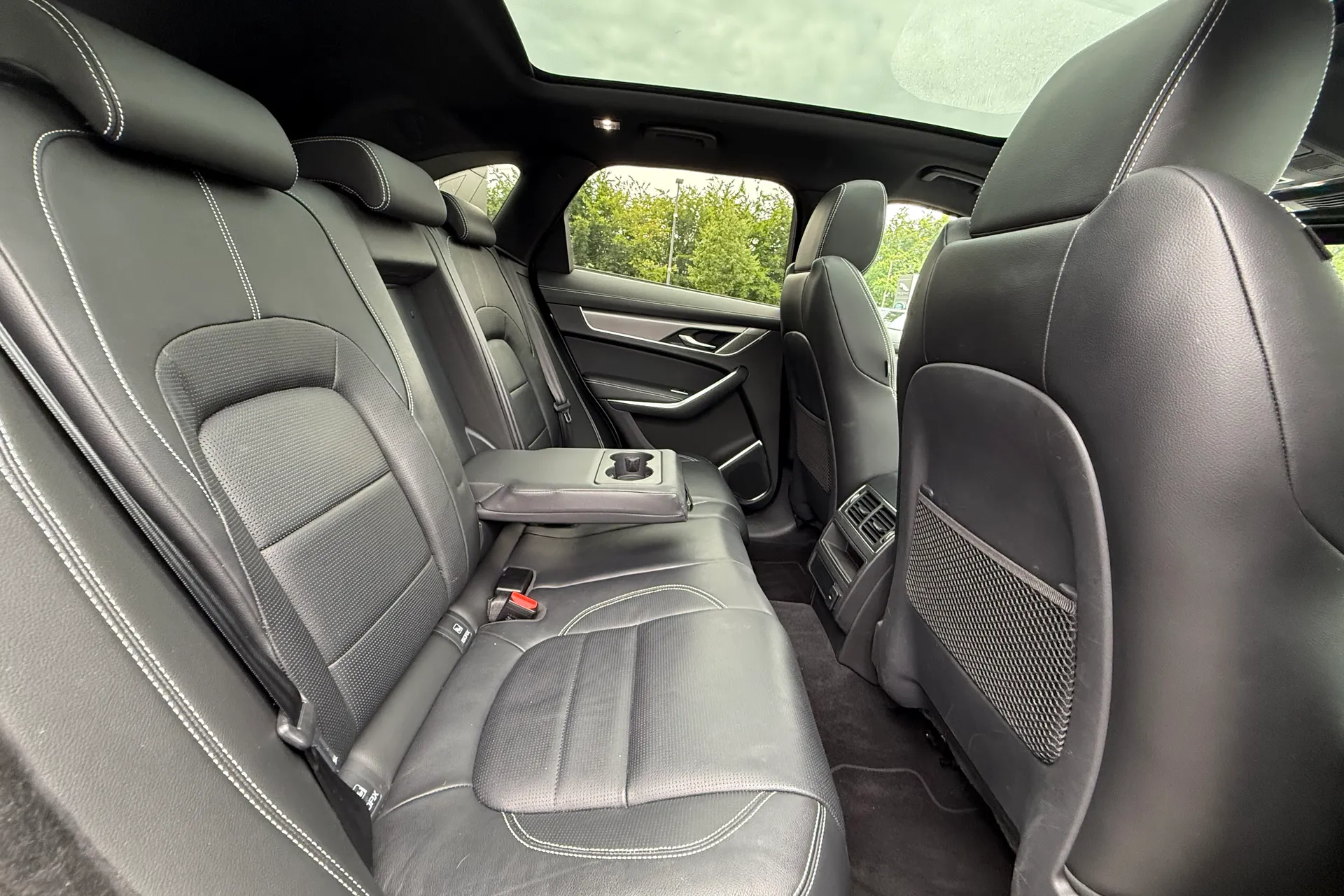 Jaguar F-PACE thumbnail image number 39