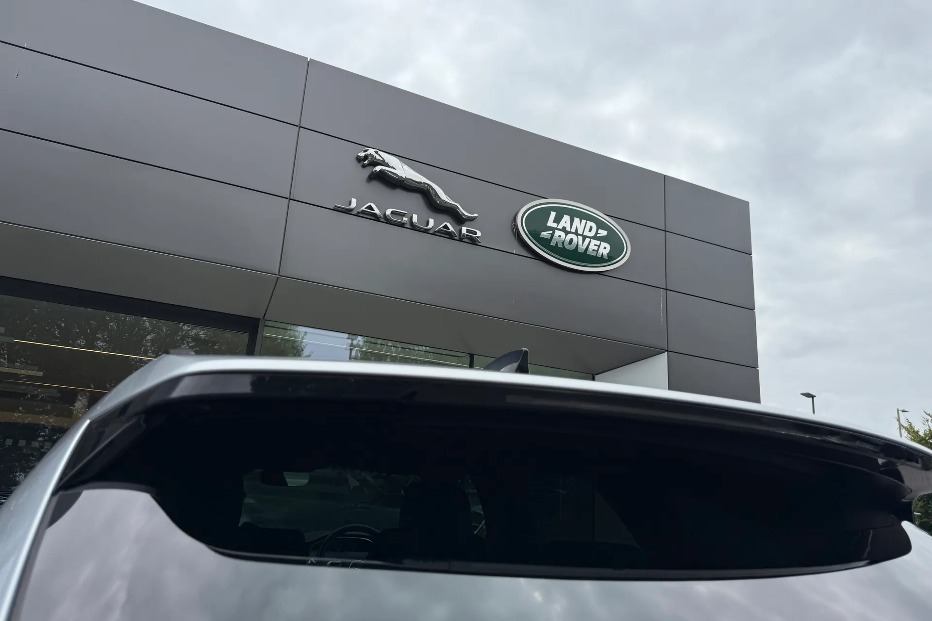 Jaguar F-PACE thumbnail image number 32