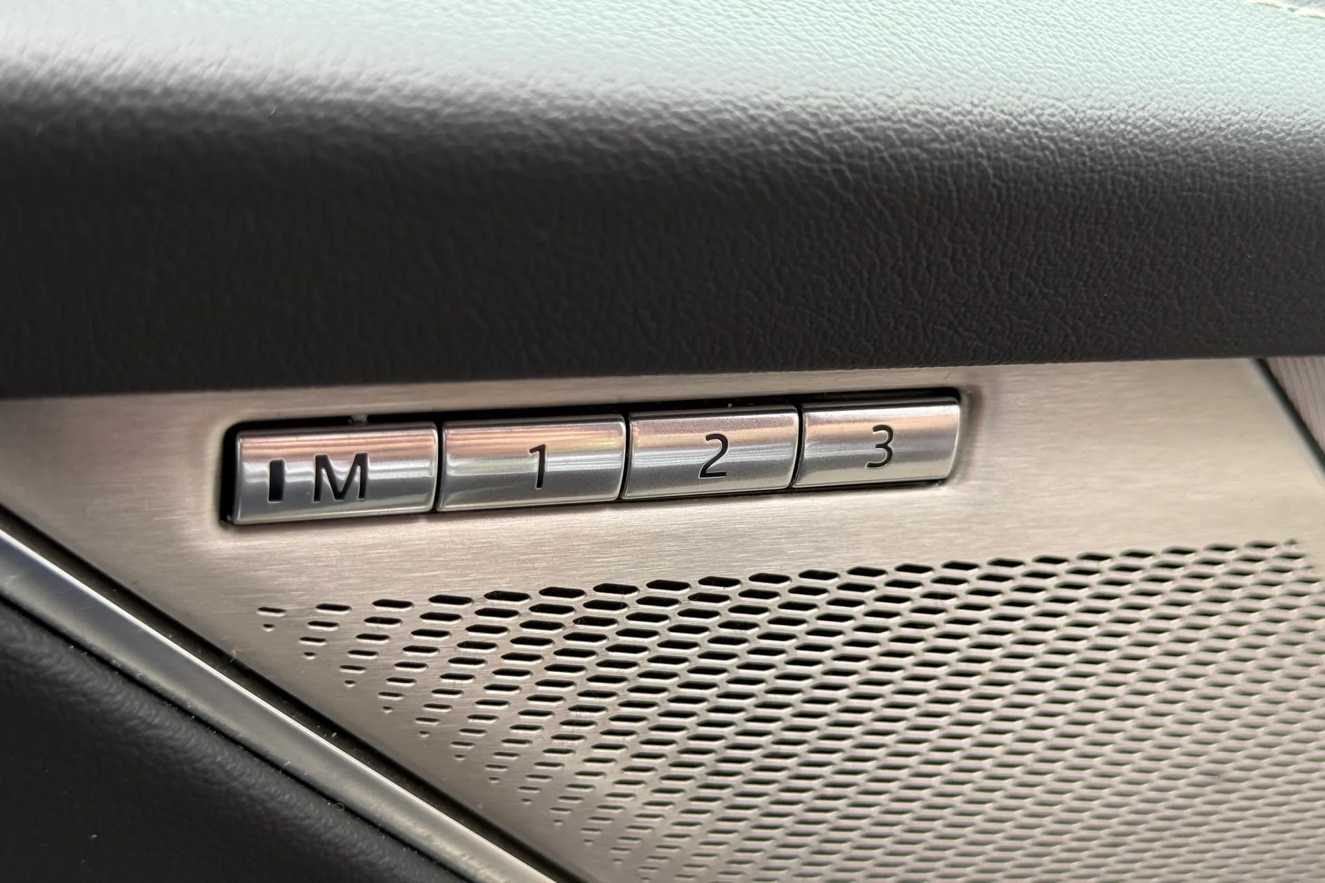 Jaguar F-PACE thumbnail image number 50