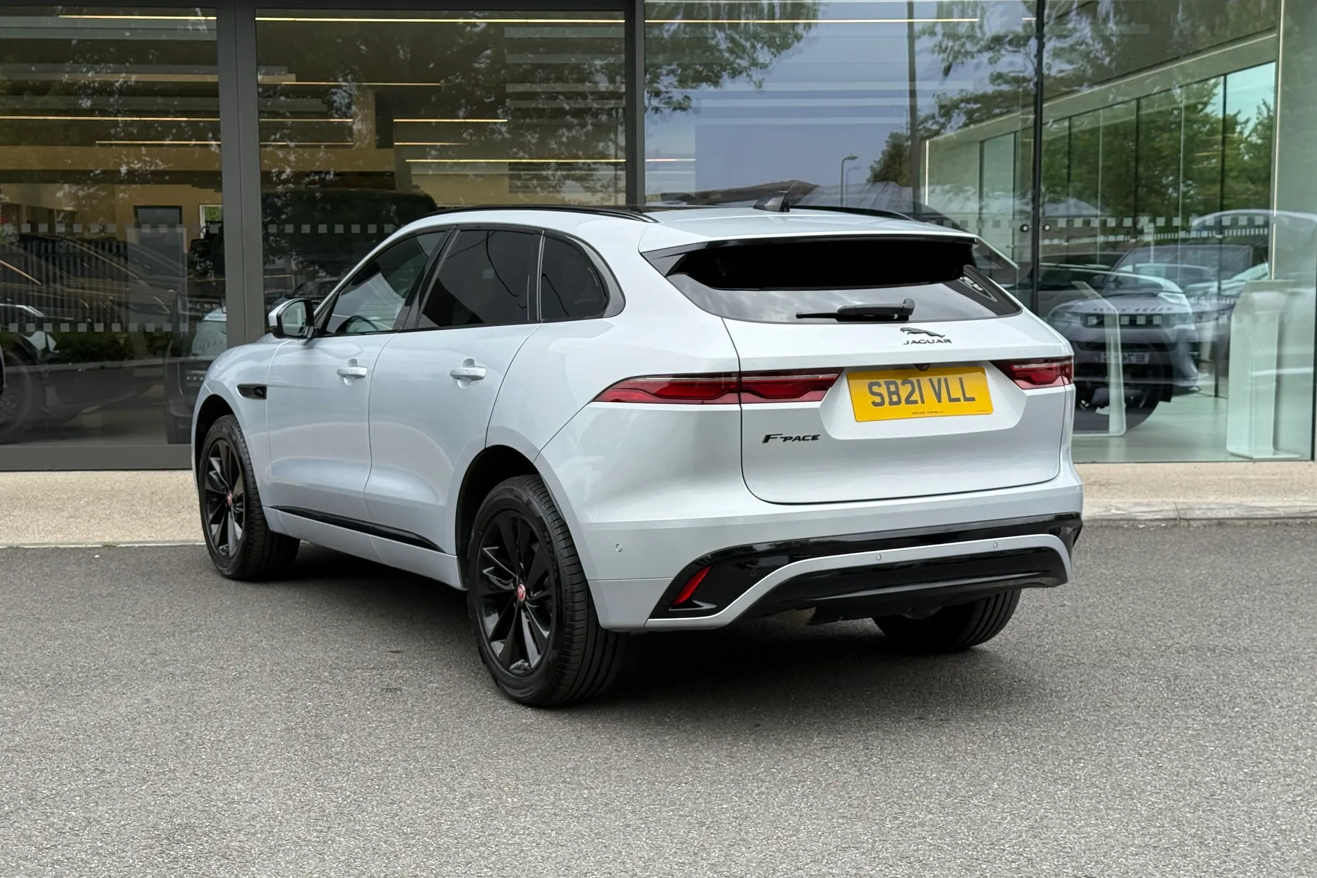 Jaguar F-PACE thumbnail image number 58