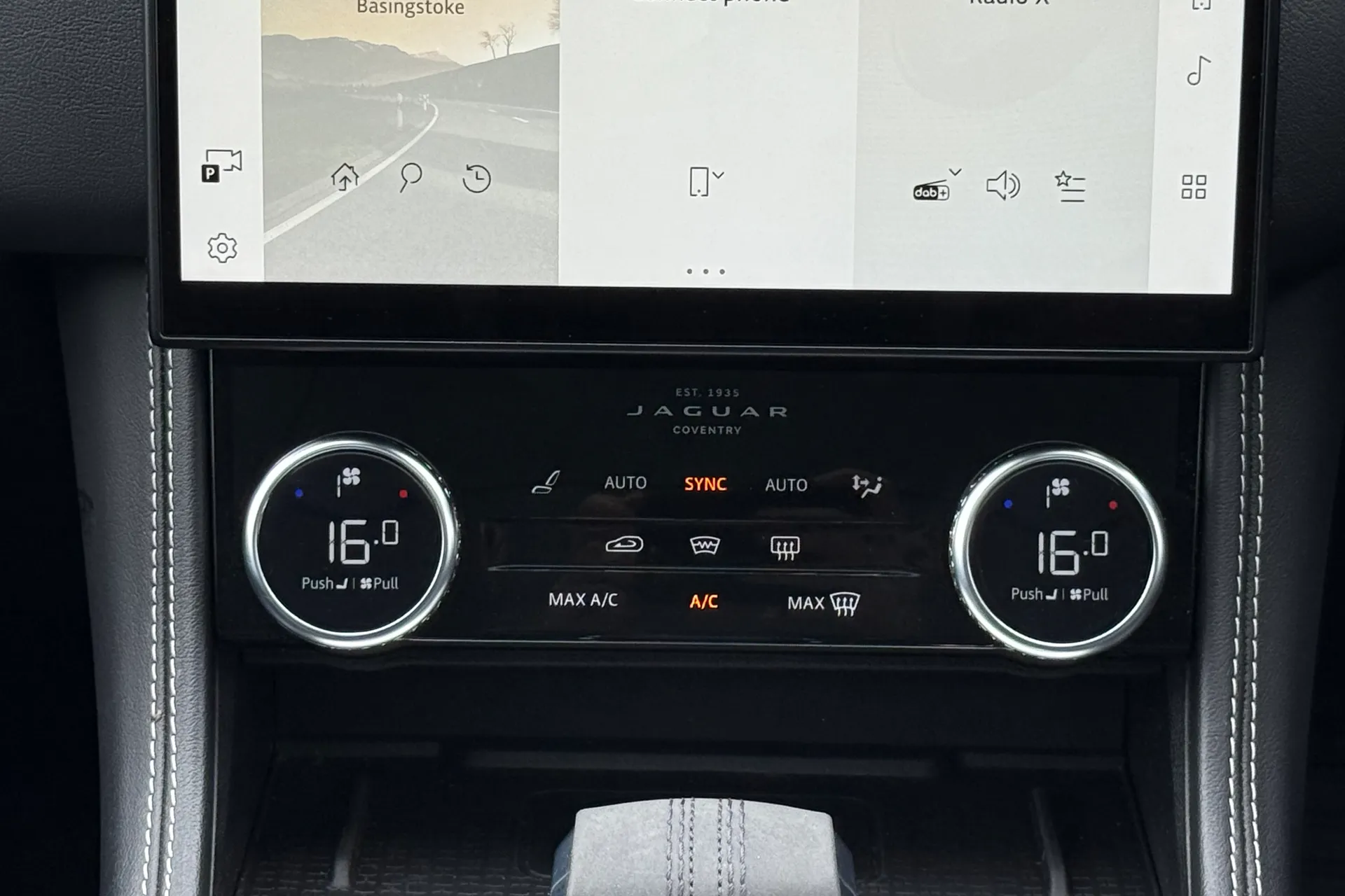 Jaguar F-PACE thumbnail image number 16