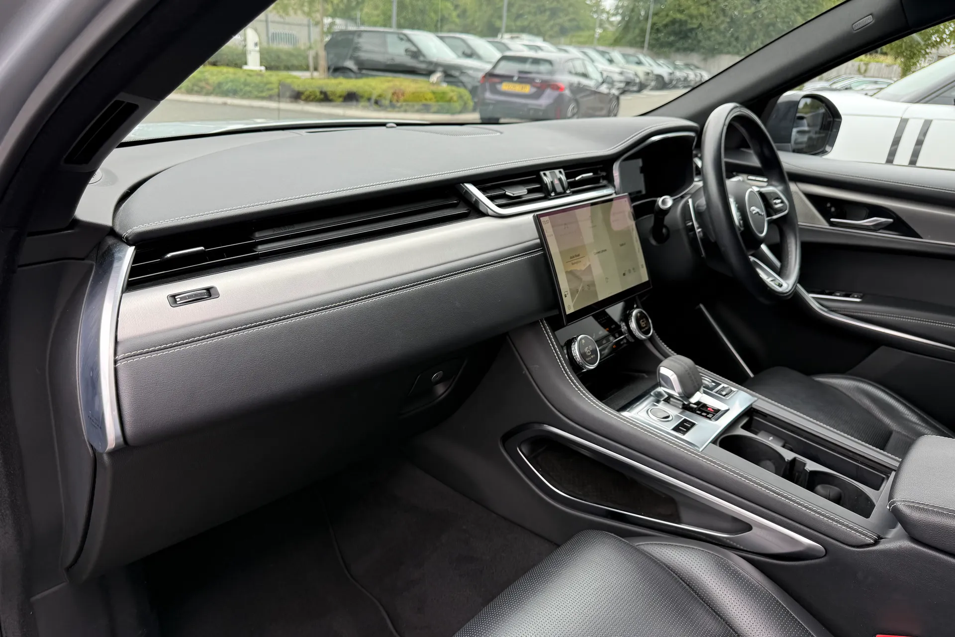 Jaguar F-PACE thumbnail image number 46