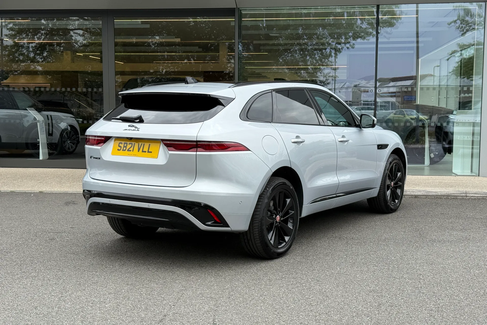 Jaguar F-PACE thumbnail image number 7