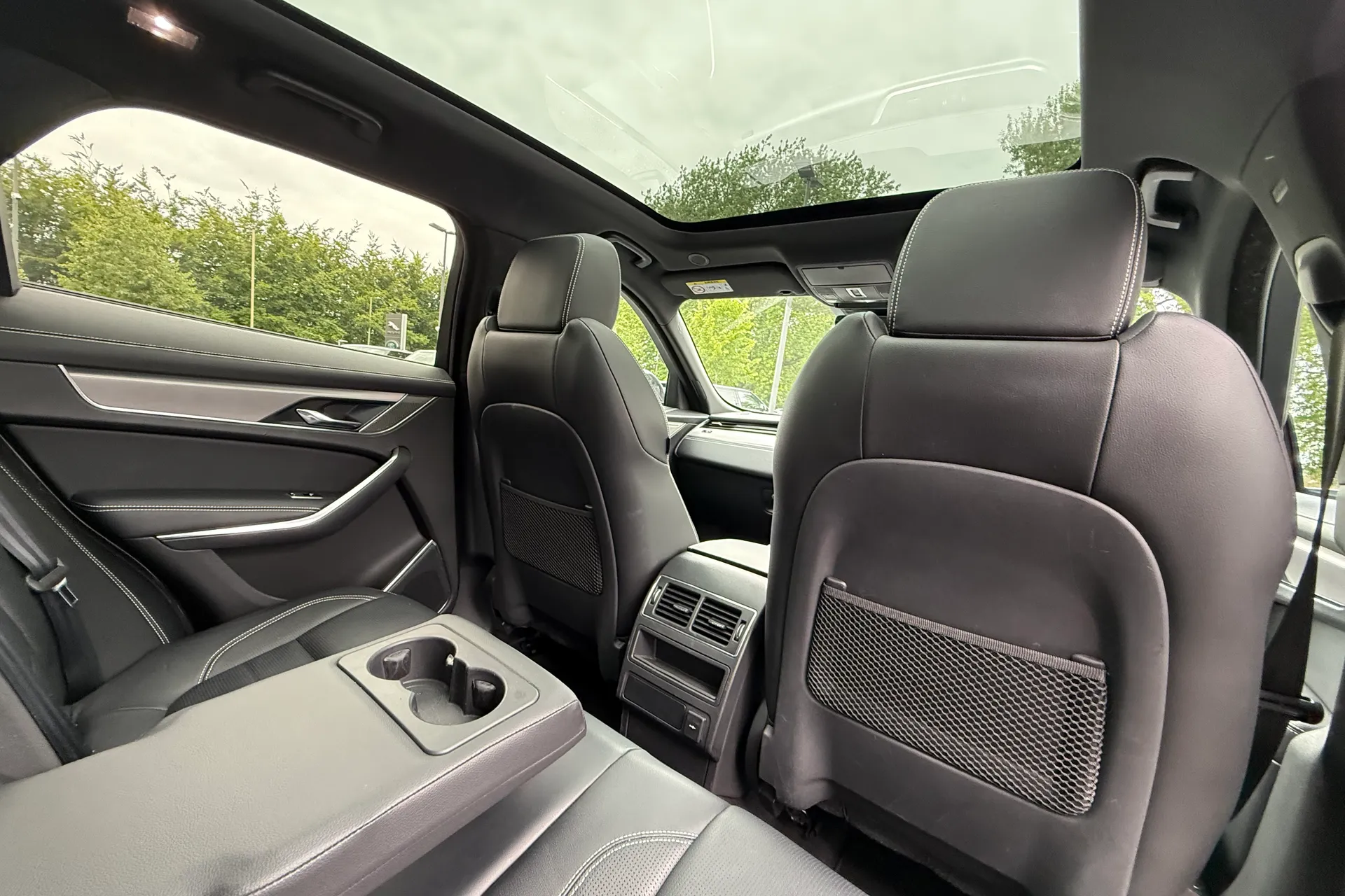 Jaguar F-PACE thumbnail image number 41