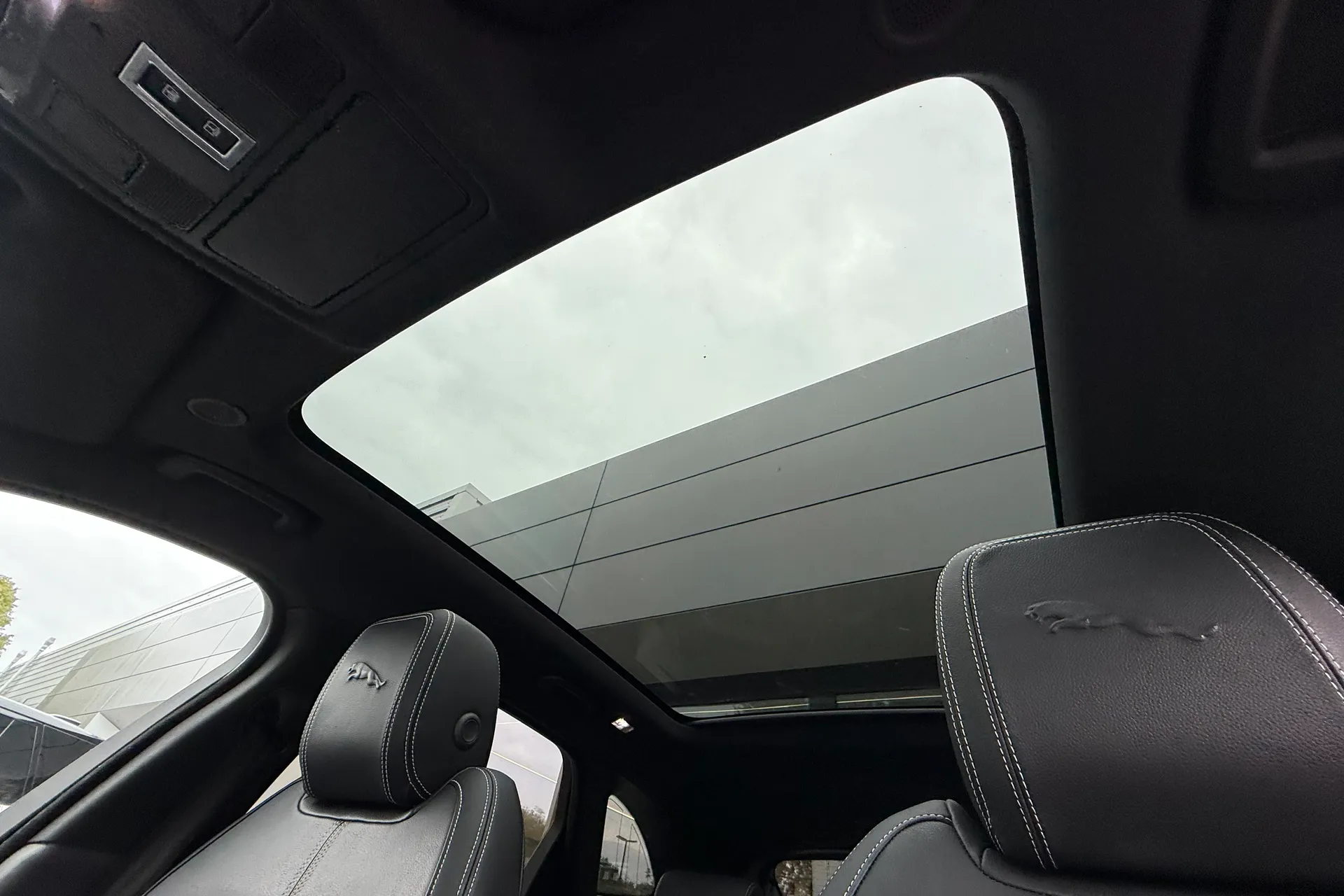 Jaguar F-PACE thumbnail image number 5