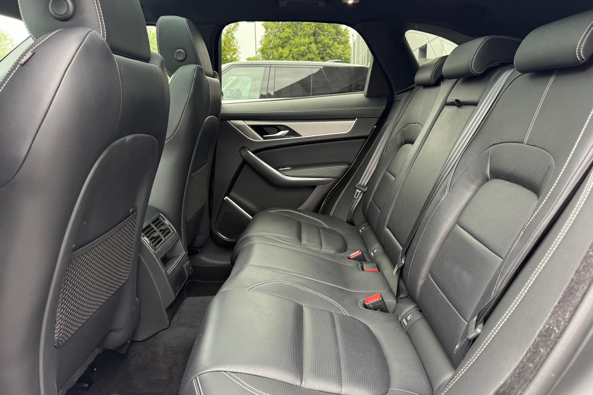 Jaguar F-PACE thumbnail image number 47