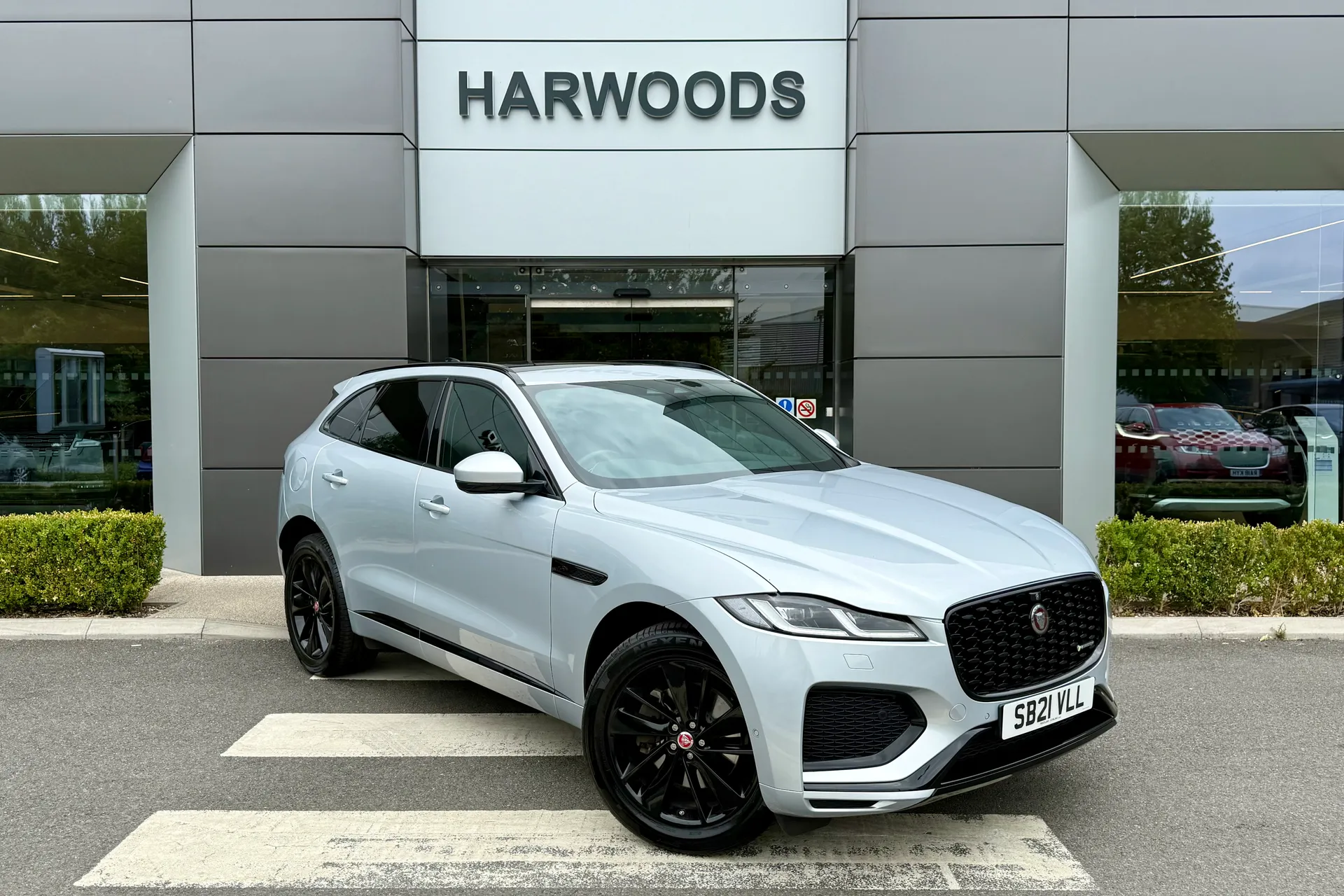 Jaguar F-PACE focused image