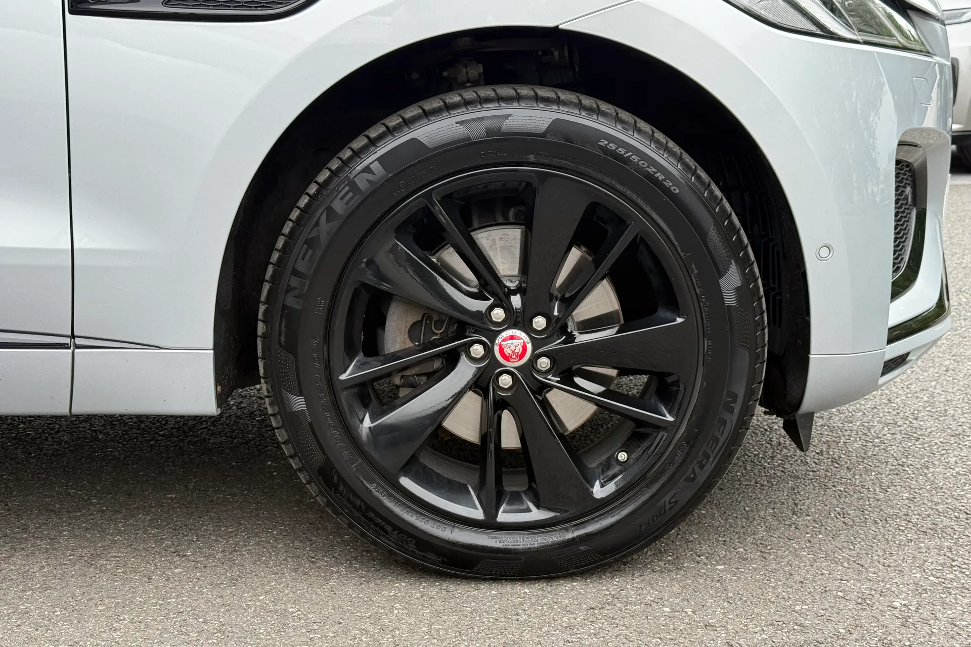 Jaguar F-PACE thumbnail image number 23