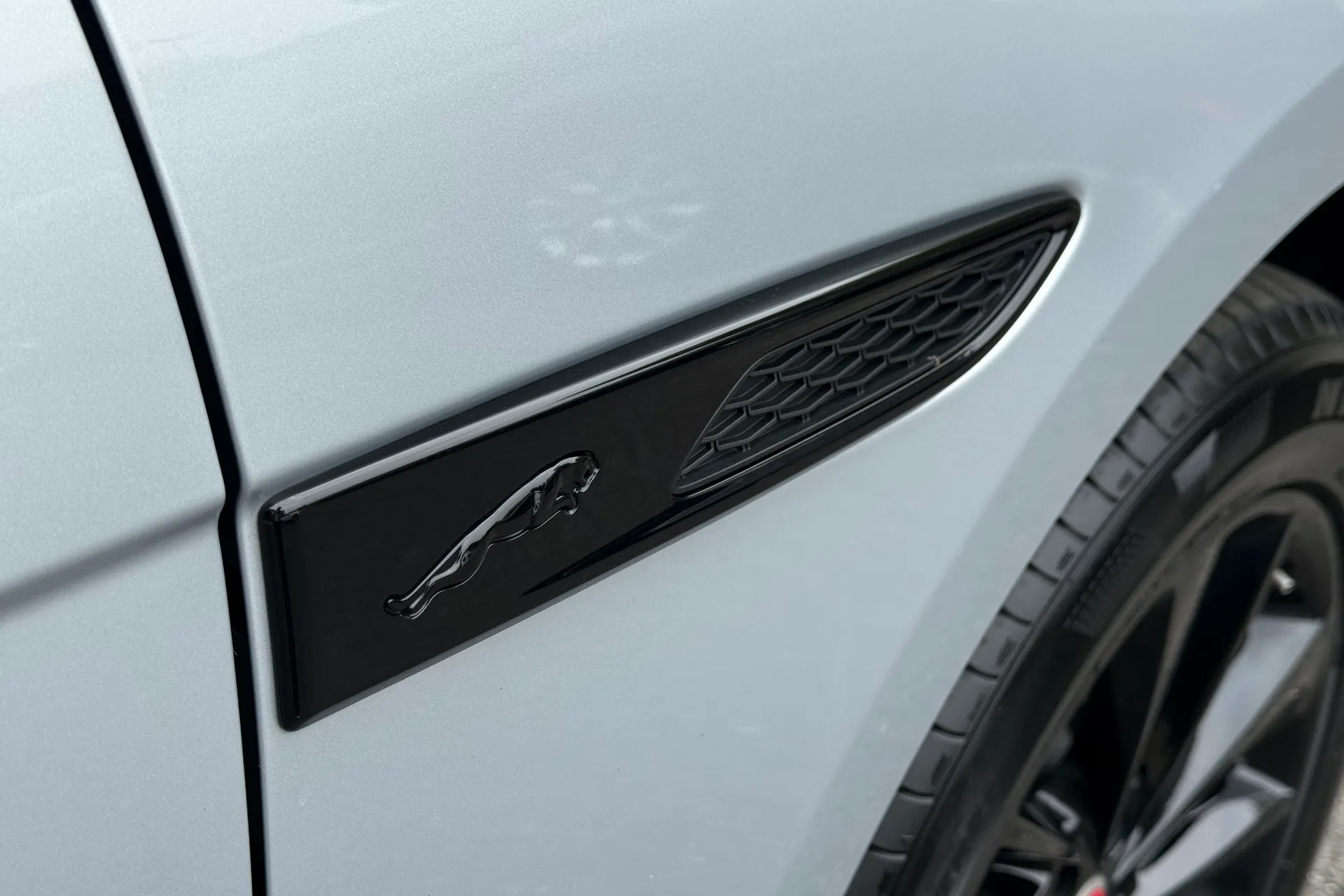 Jaguar F-PACE thumbnail image number 55