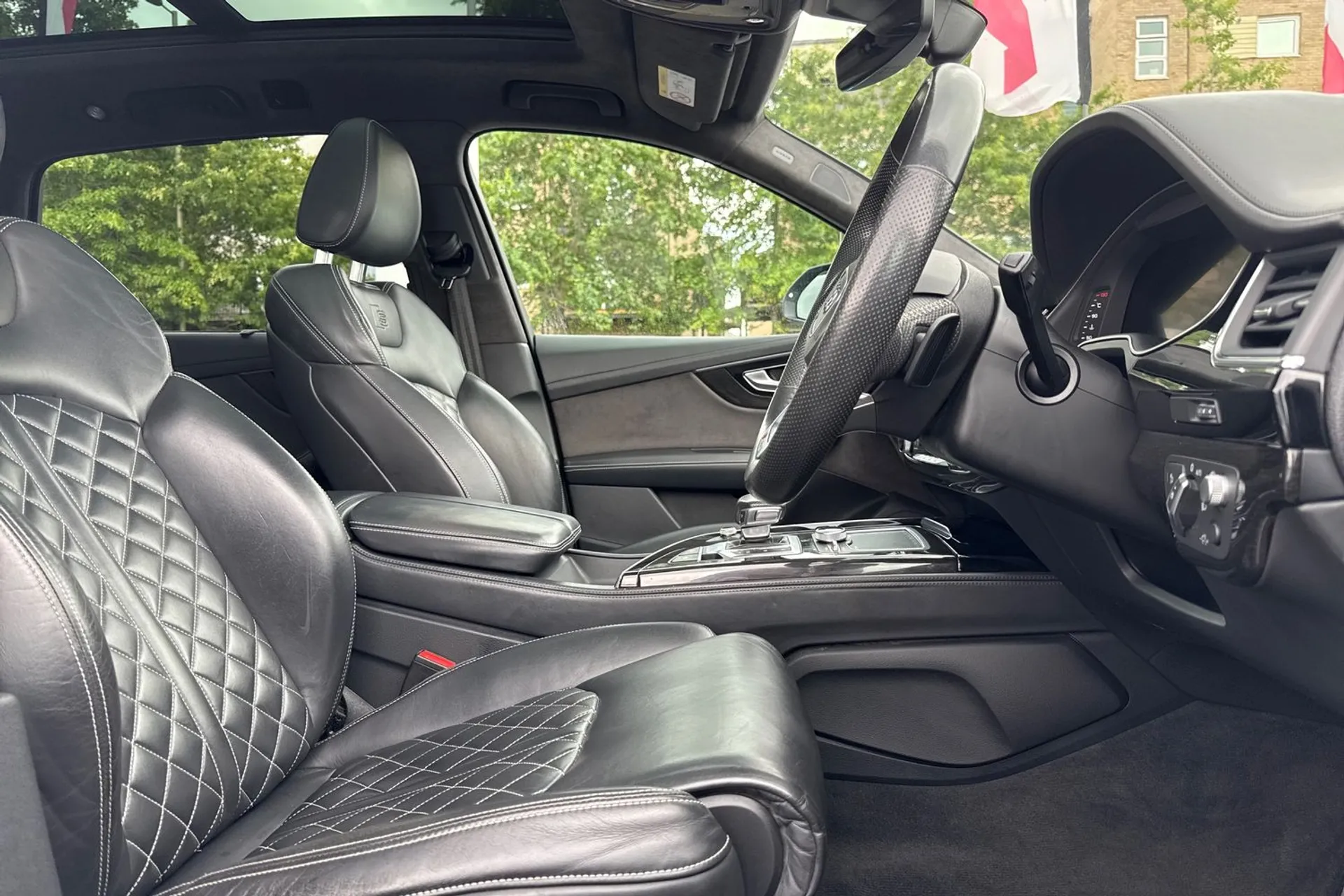 Audi Q7 thumbnail image number 25