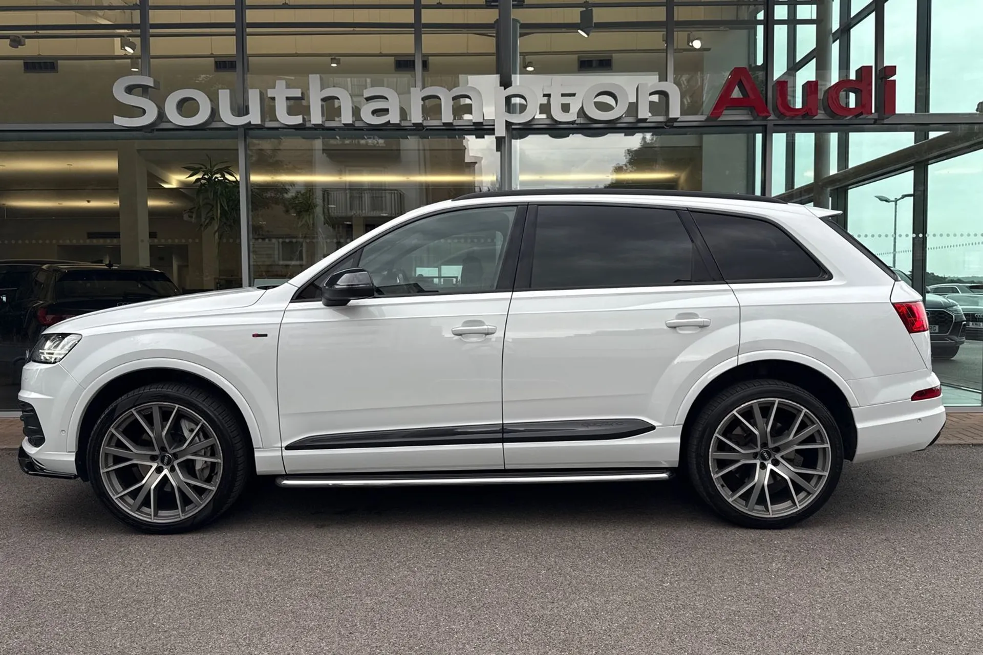 Audi Q7 thumbnail image number 10