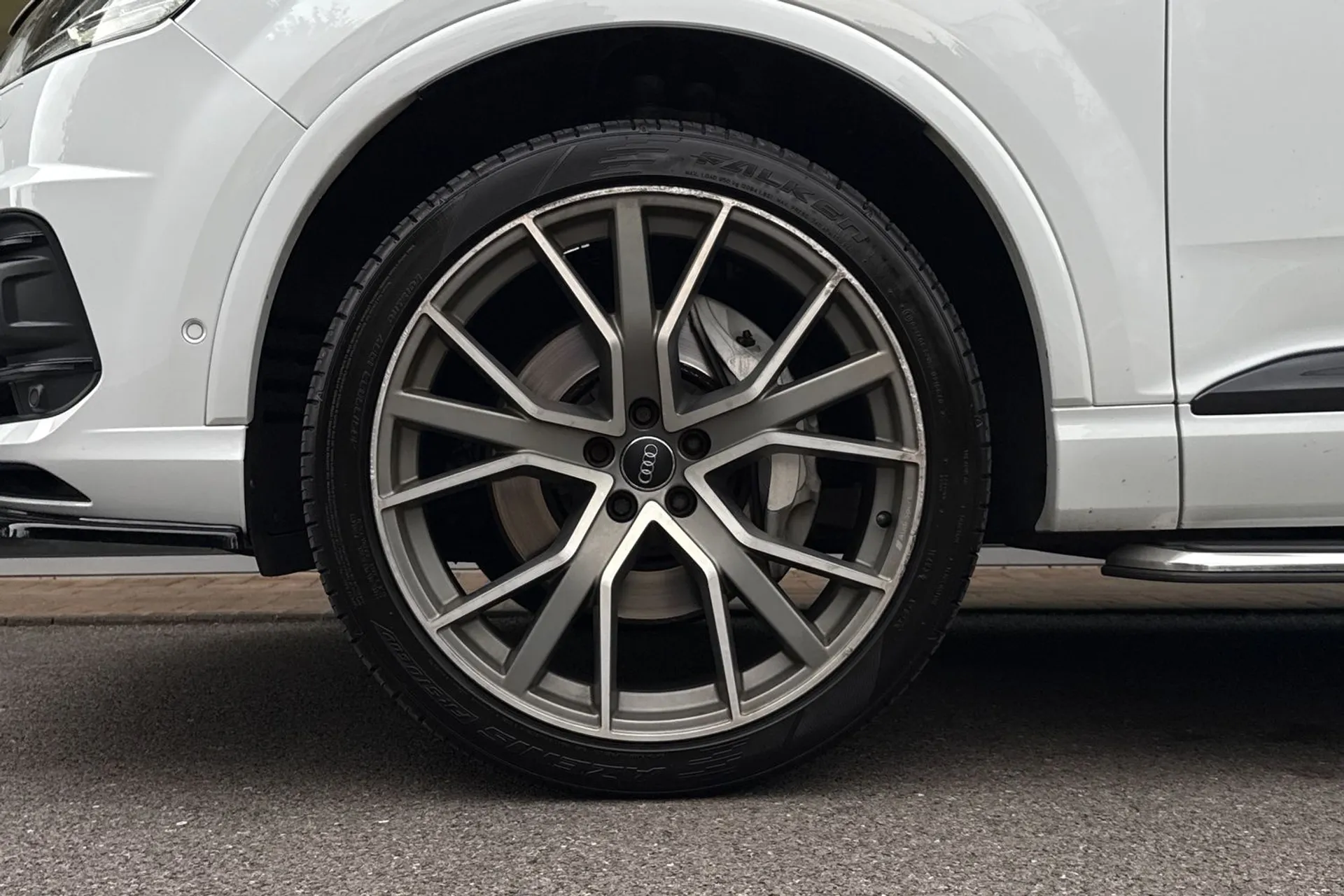 Audi Q7 thumbnail image number 13