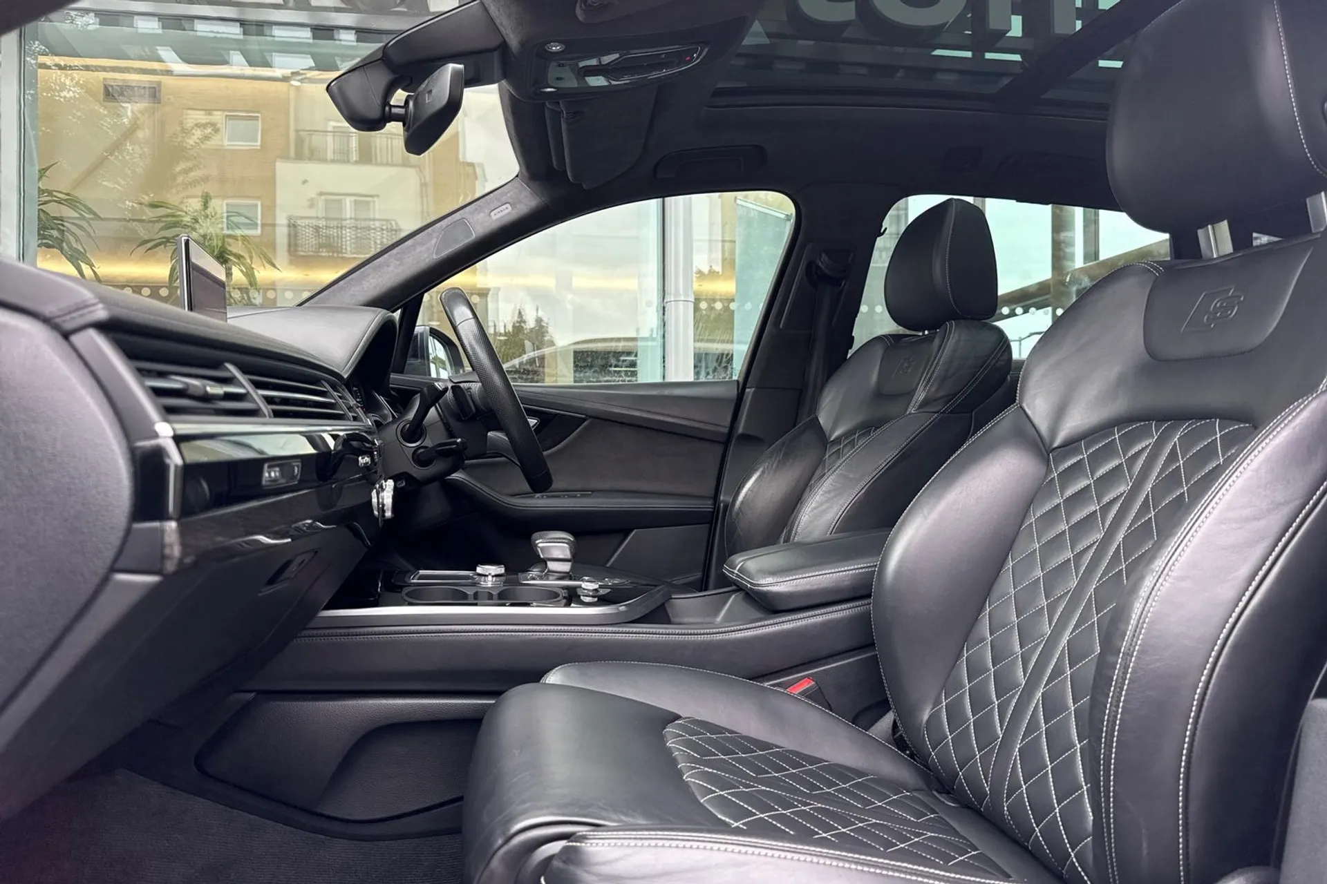 Audi Q7 thumbnail image number 28