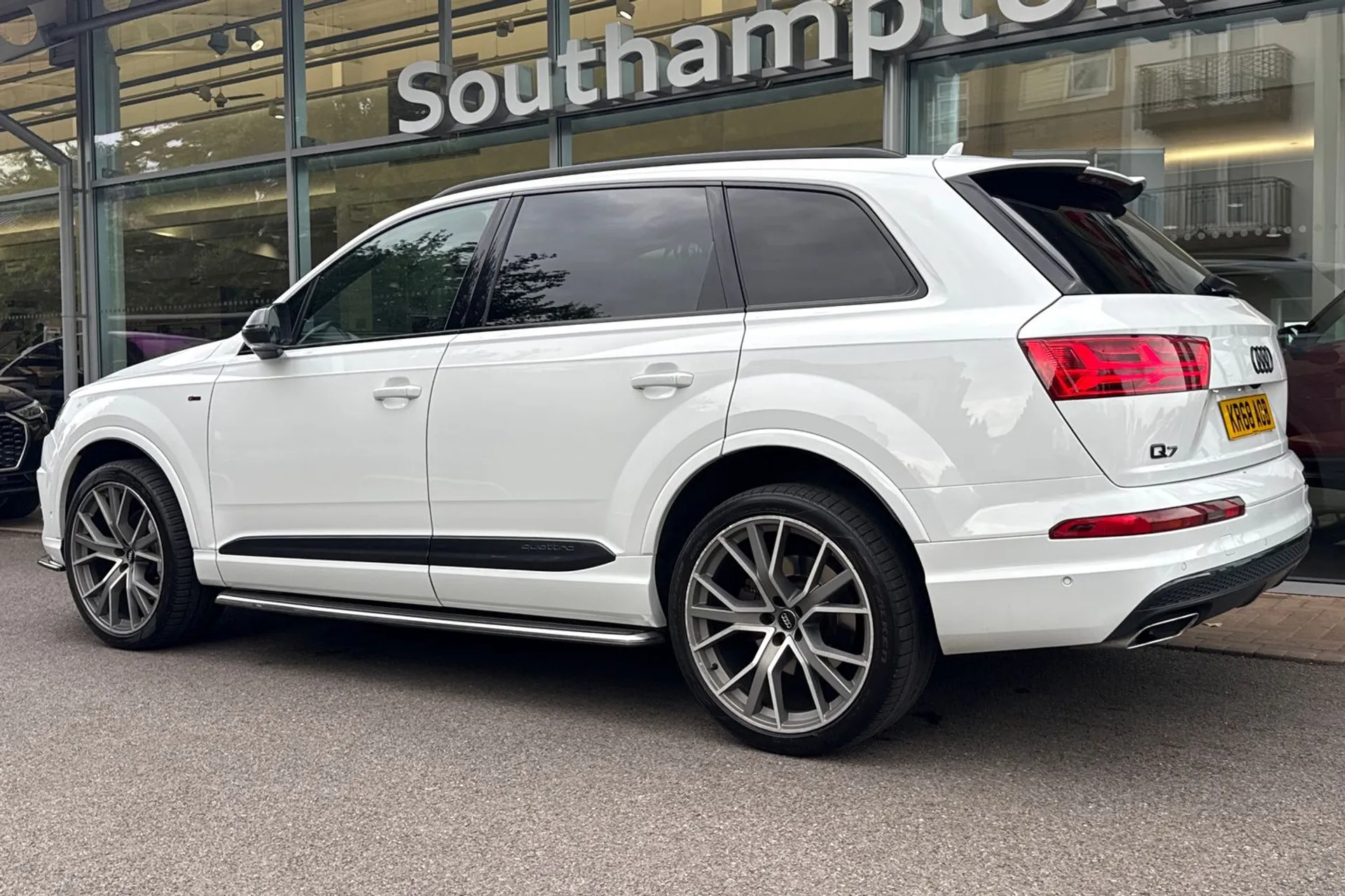 Audi Q7 thumbnail image number 9