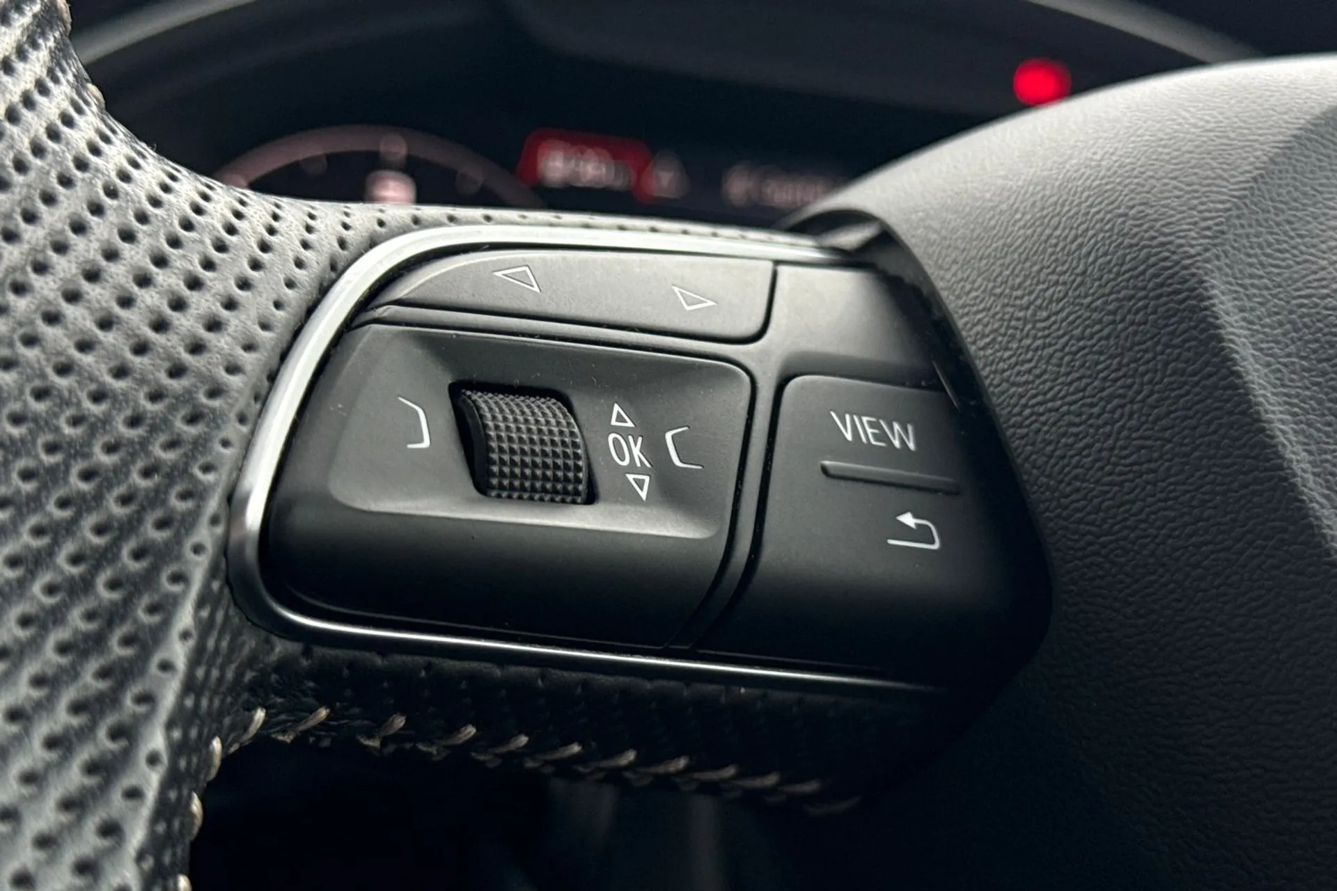 Audi Q7 thumbnail image number 36