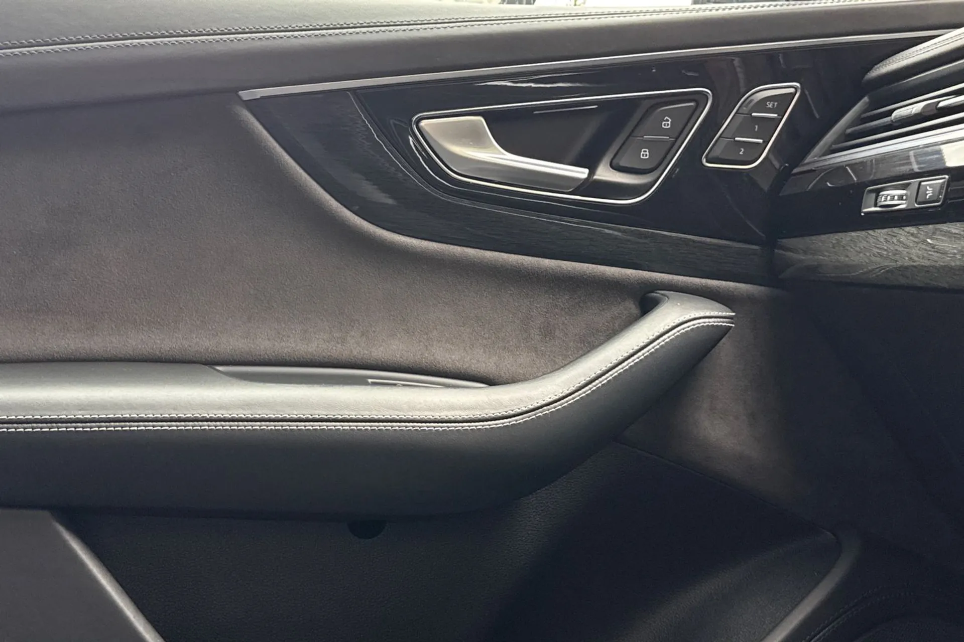 Audi Q7 thumbnail image number 40
