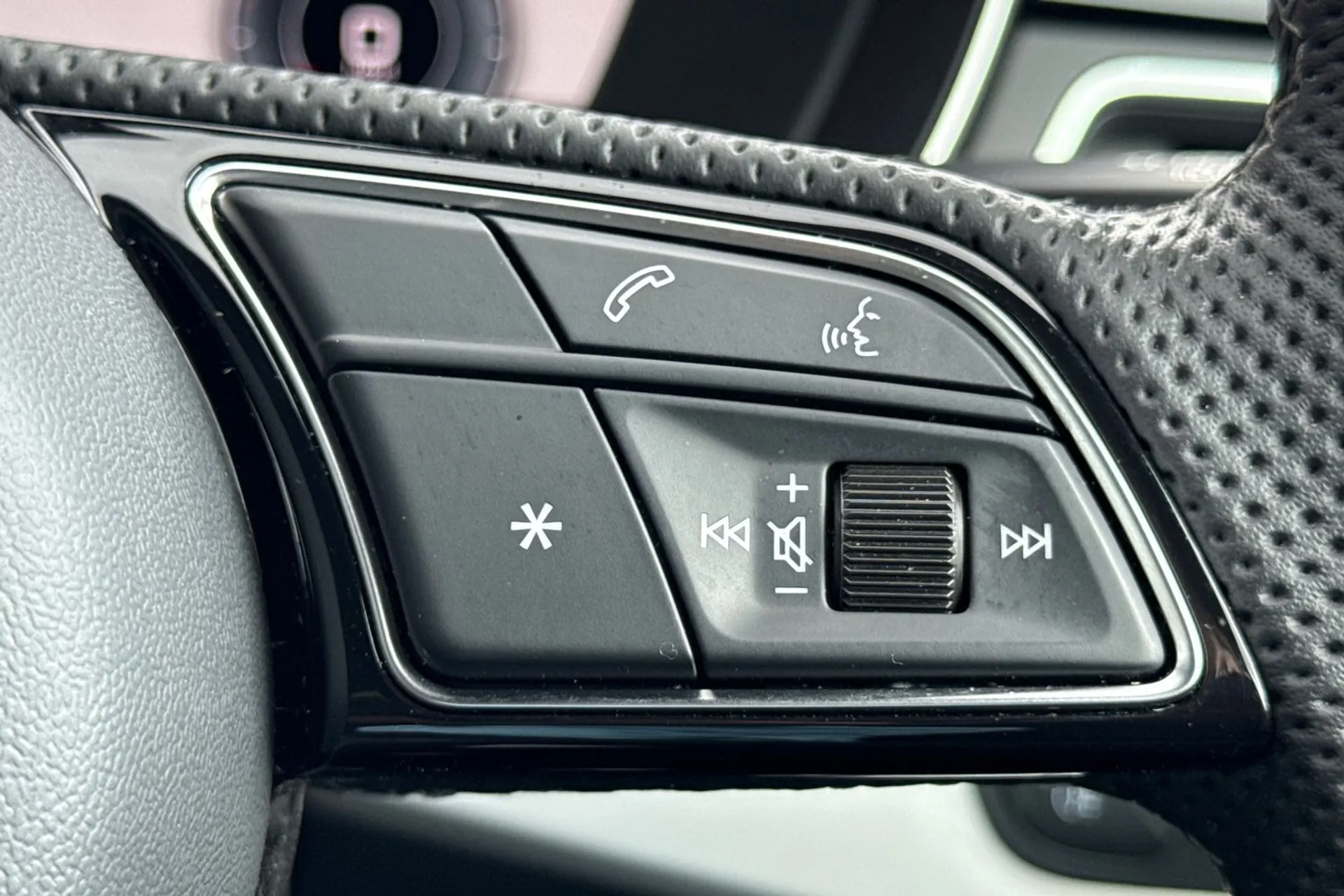 Audi A4 thumbnail image number 23