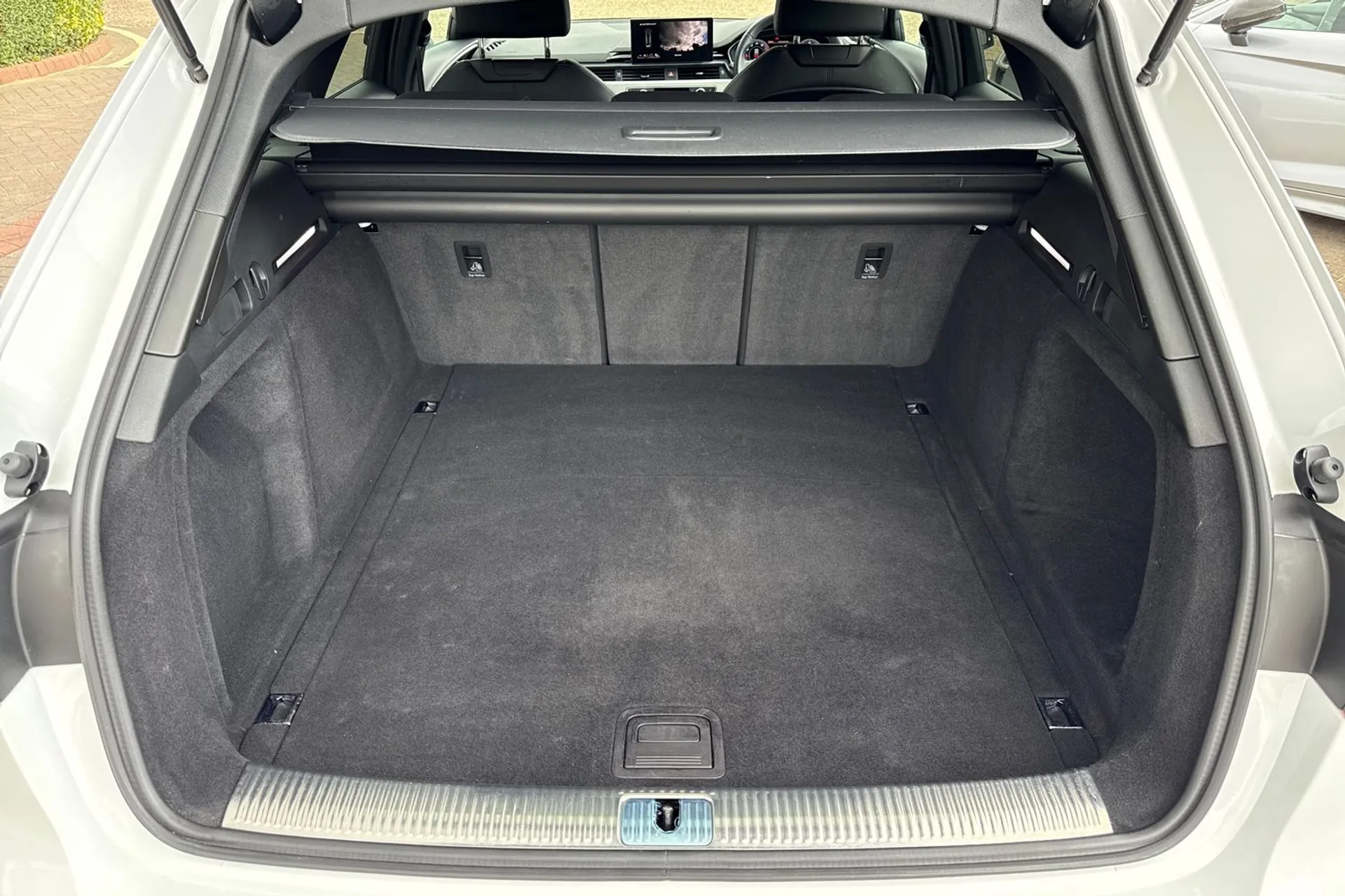 Audi A4 thumbnail image number 32