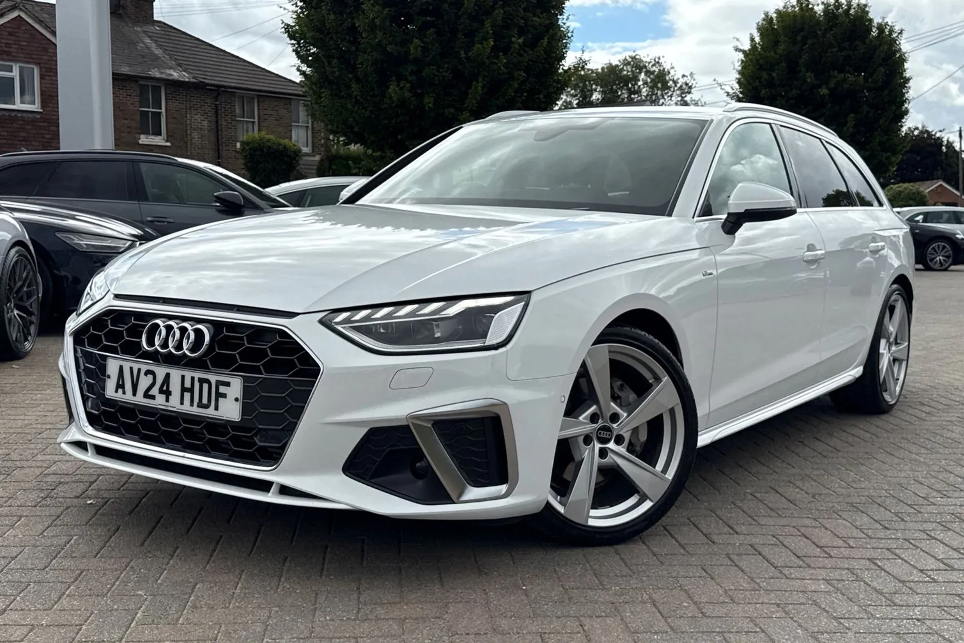 Audi A4 thumbnail image number 27