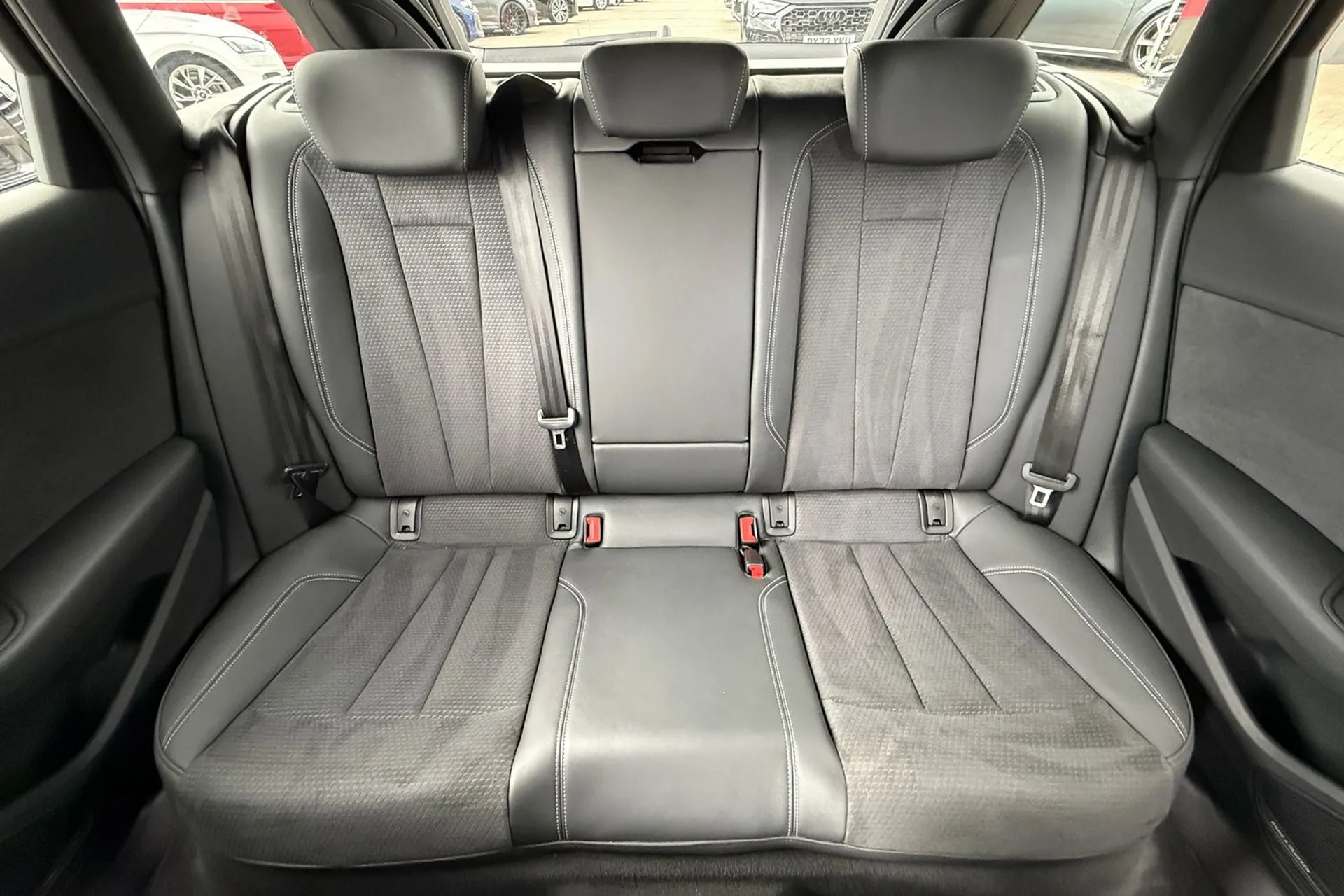 Audi A4 thumbnail image number 7