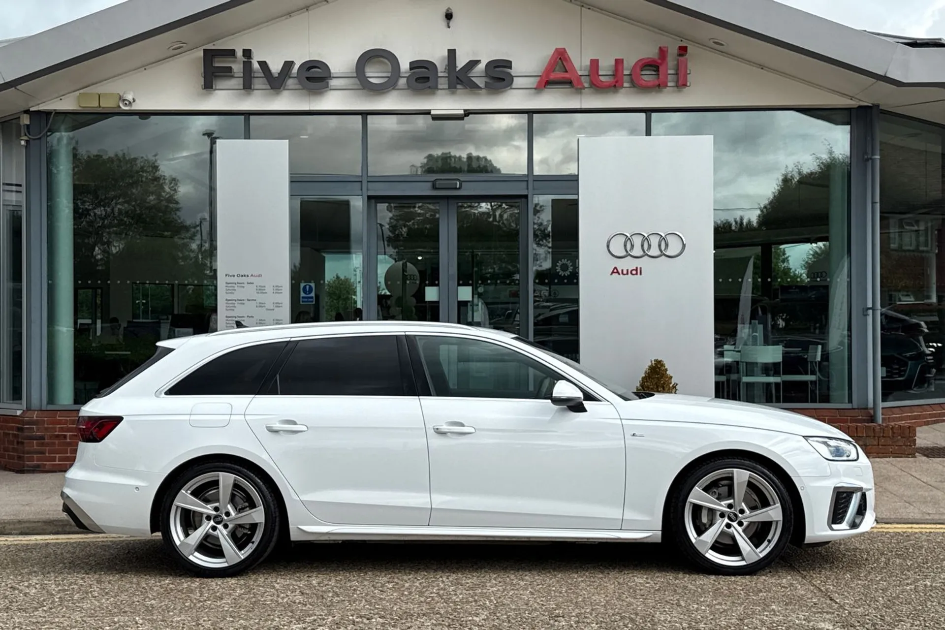 Audi A4 thumbnail image number 2