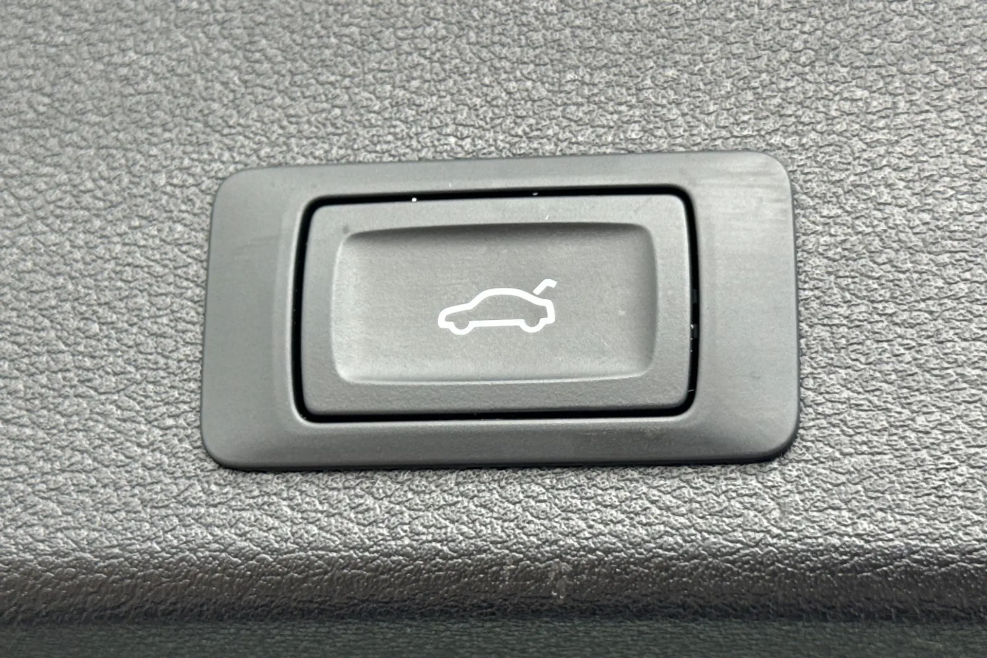 Audi A4 thumbnail image number 34