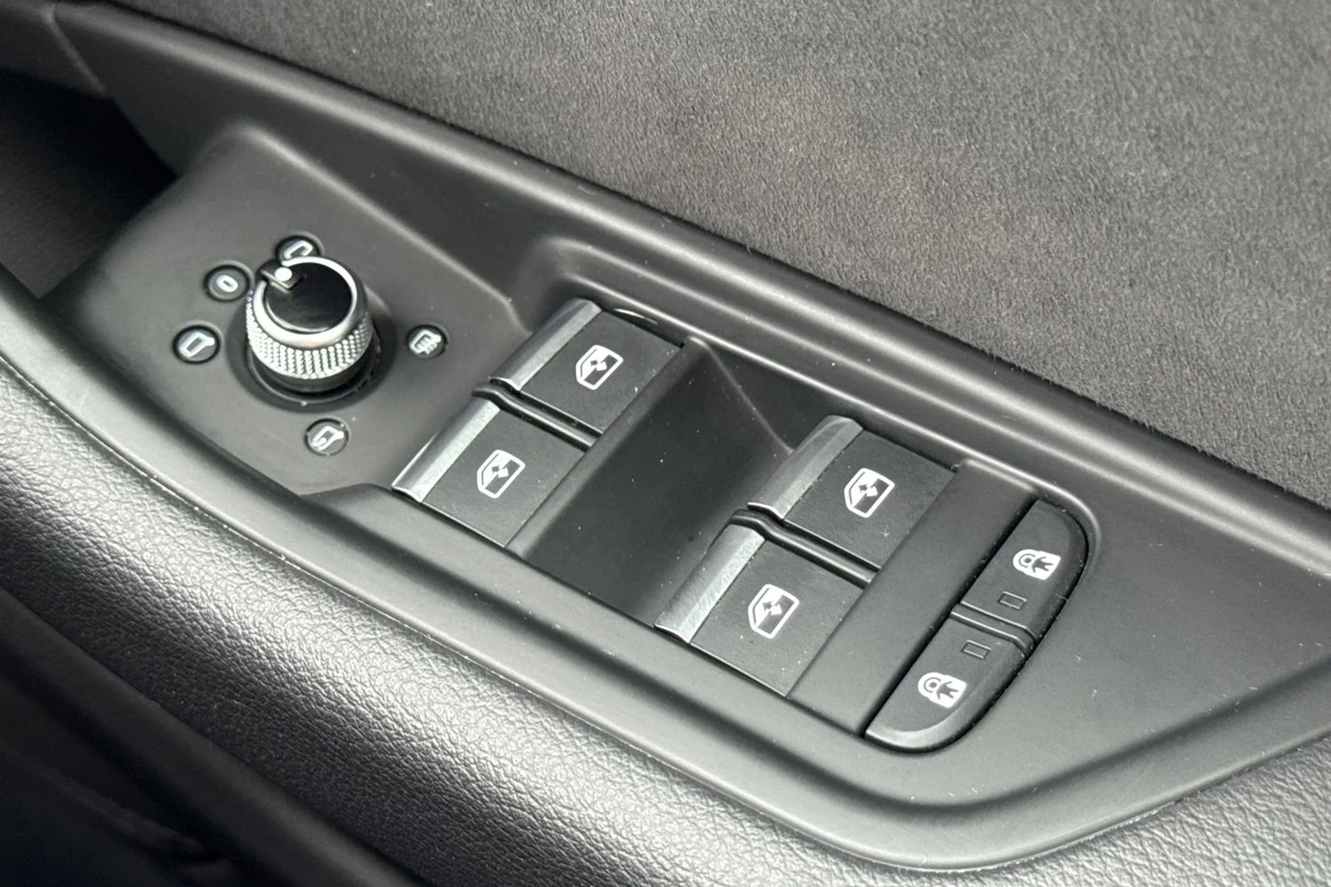 Audi A4 thumbnail image number 20