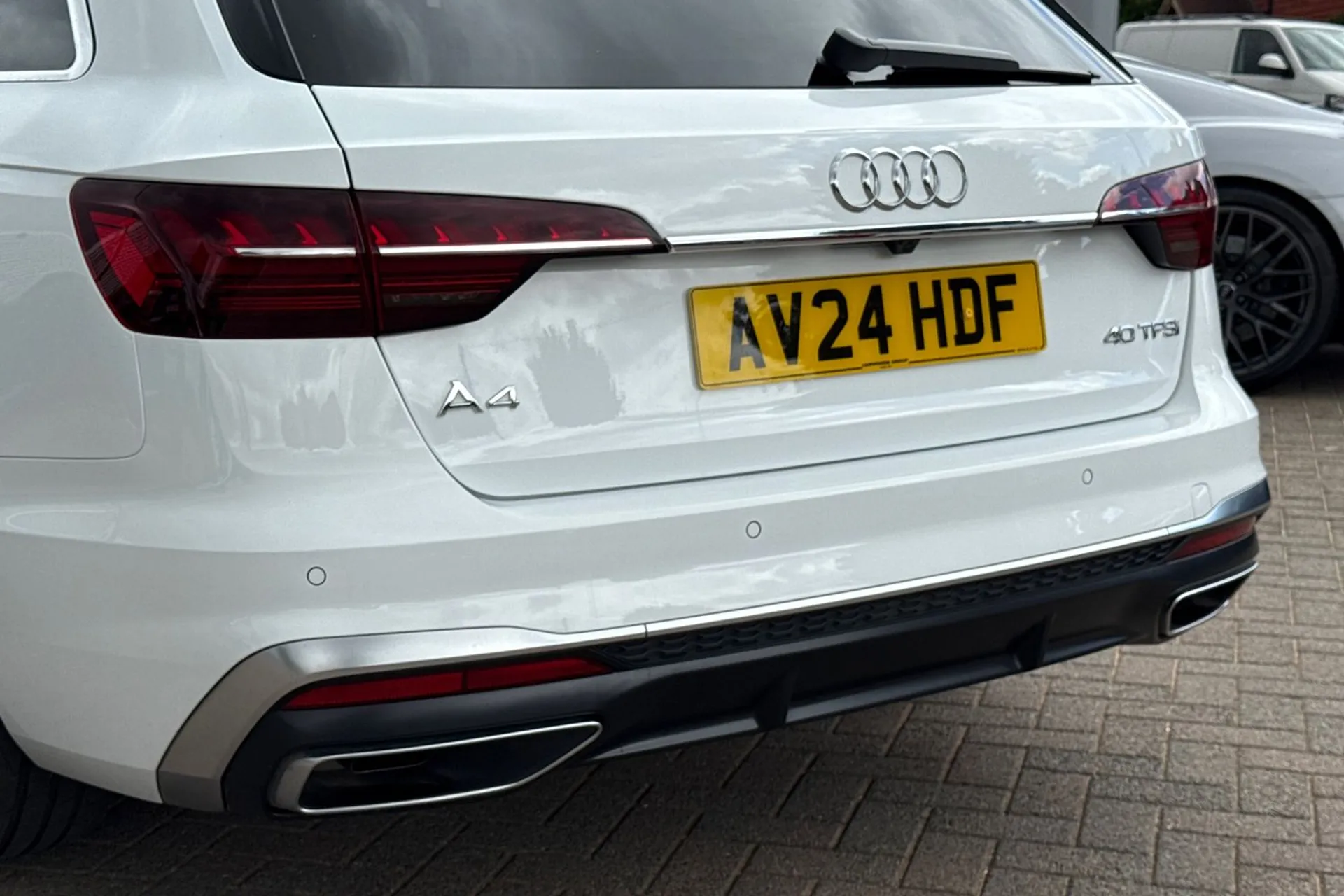 Audi A4 thumbnail image number 46