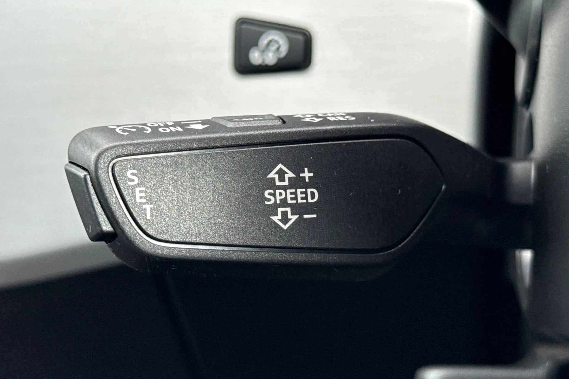 Audi A4 thumbnail image number 18
