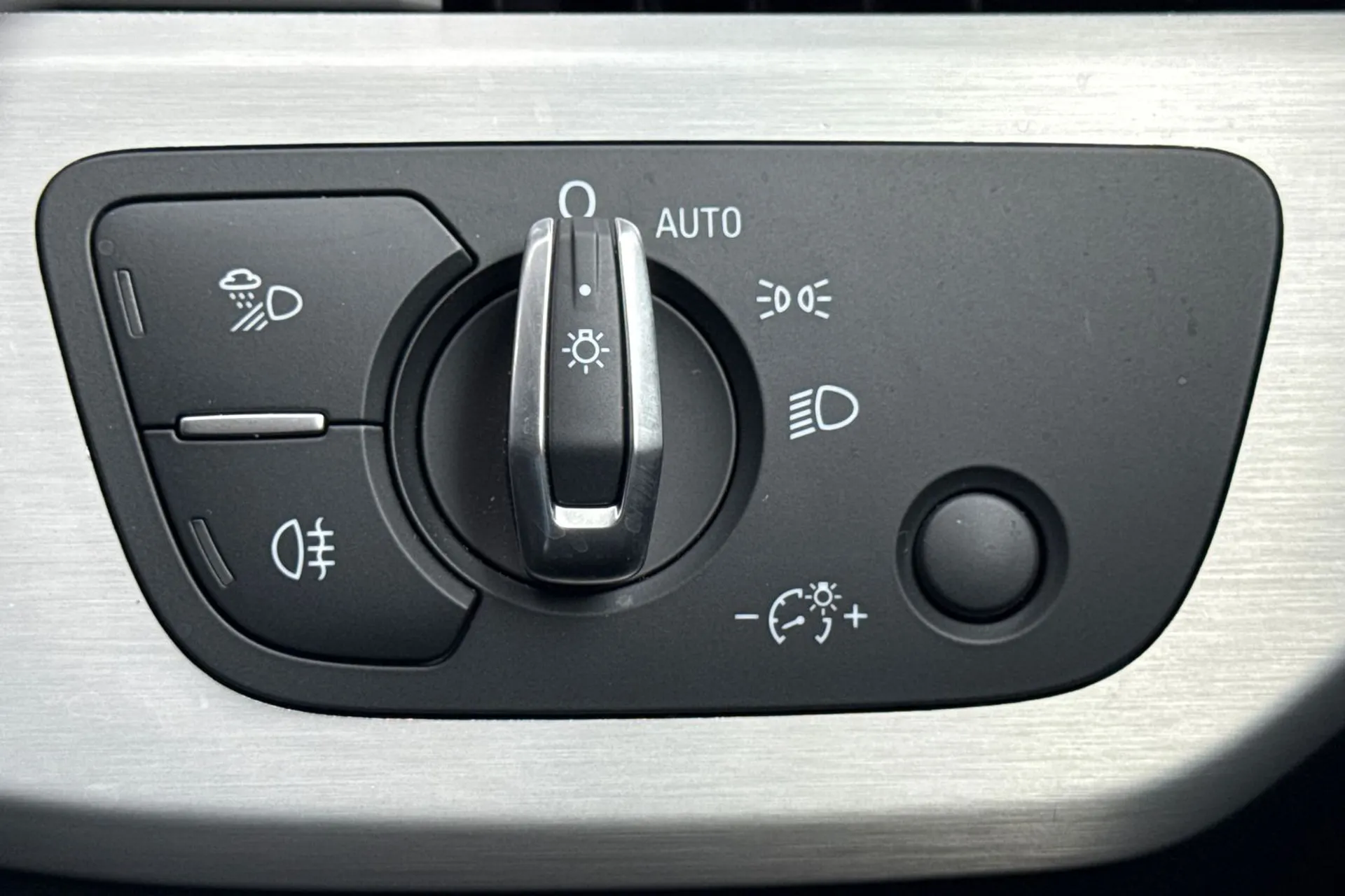 Audi A4 thumbnail image number 24