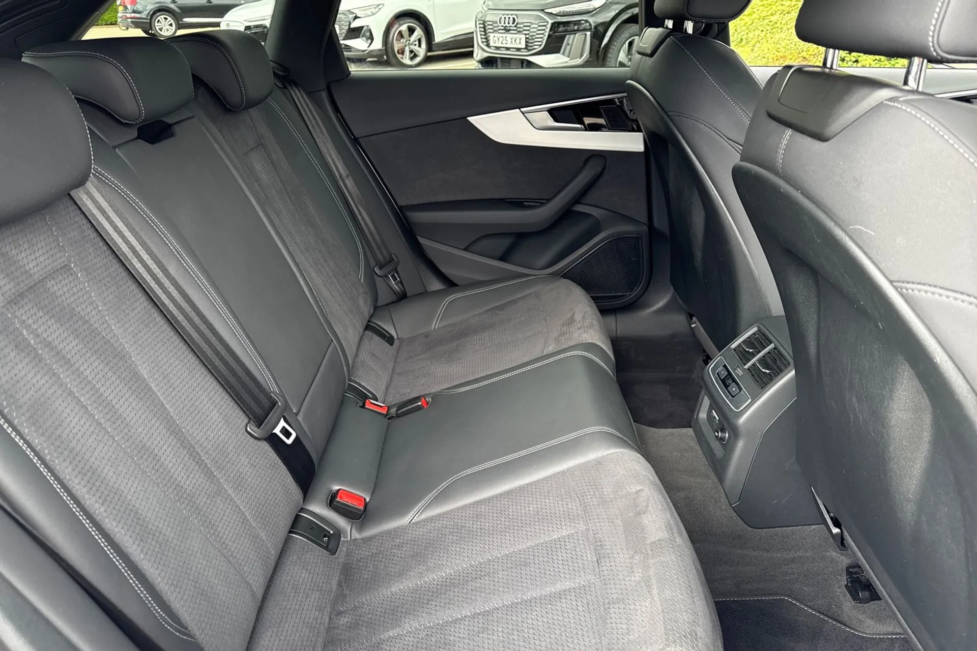 Audi A4 thumbnail image number 42