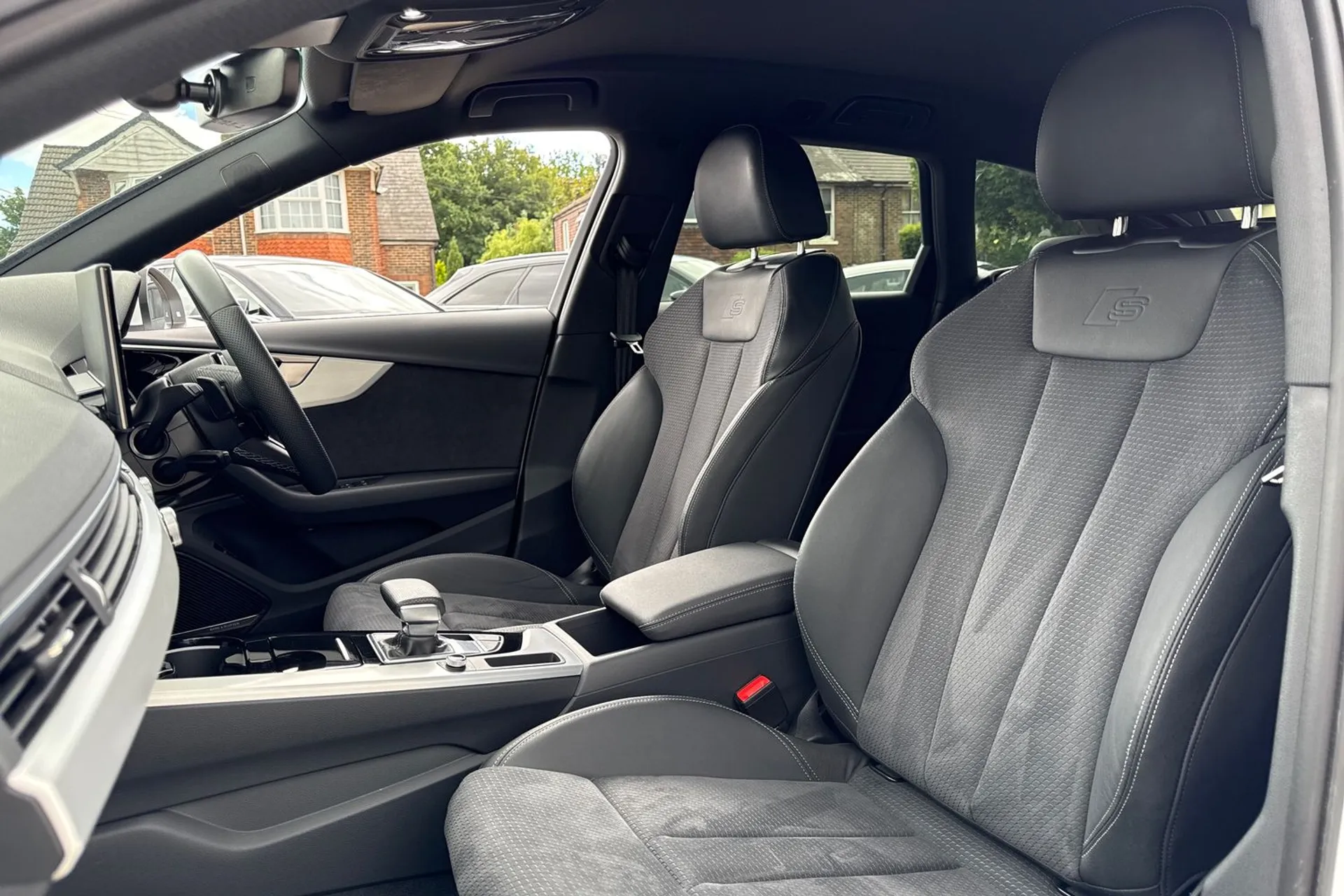 Audi A4 thumbnail image number 31