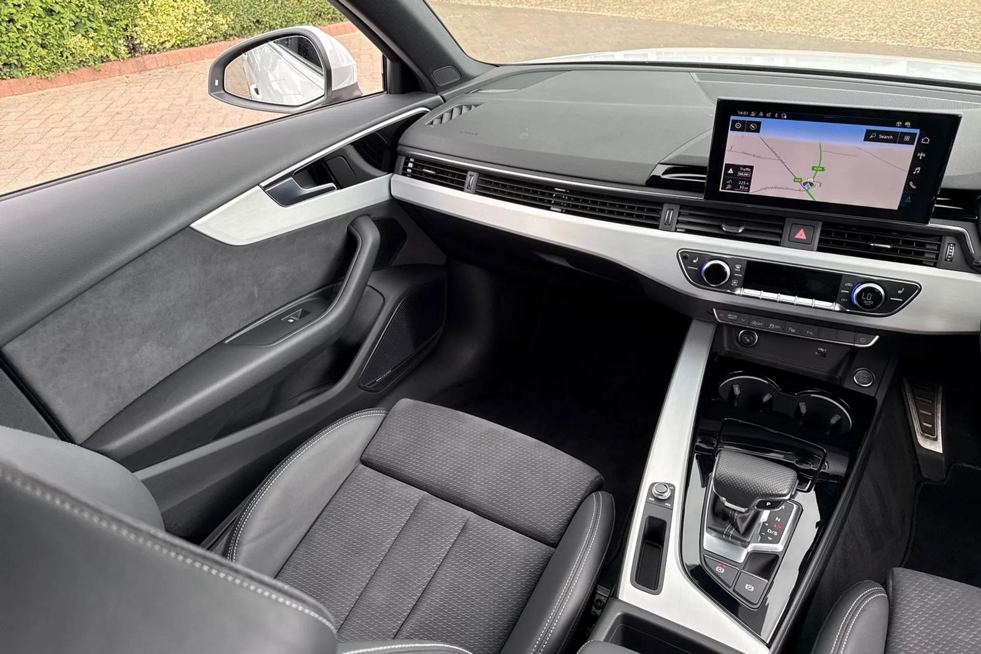Audi A4 thumbnail image number 35