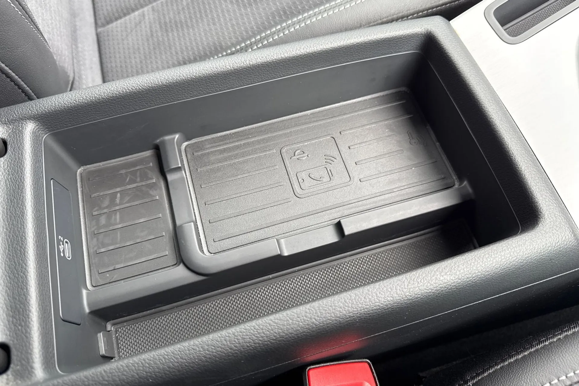 Audi A4 thumbnail image number 16