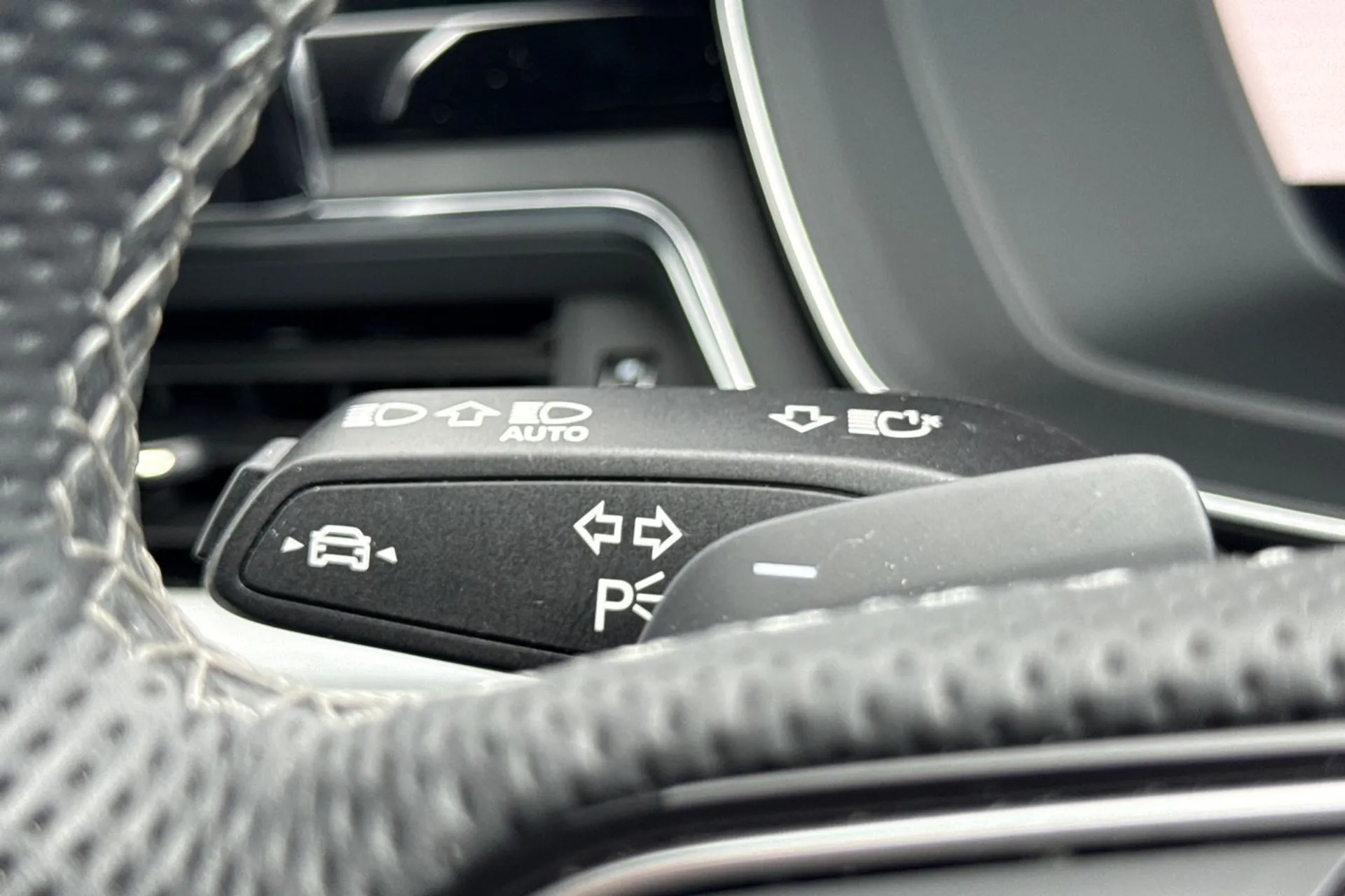 Audi A4 thumbnail image number 19
