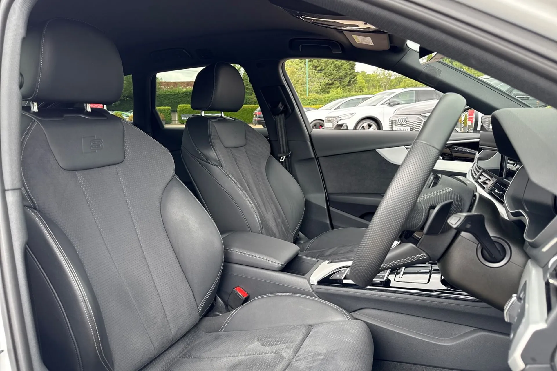 Audi A4 thumbnail image number 28