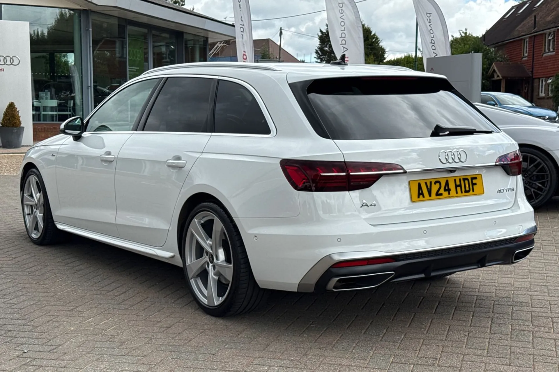 Audi A4 thumbnail image number 6