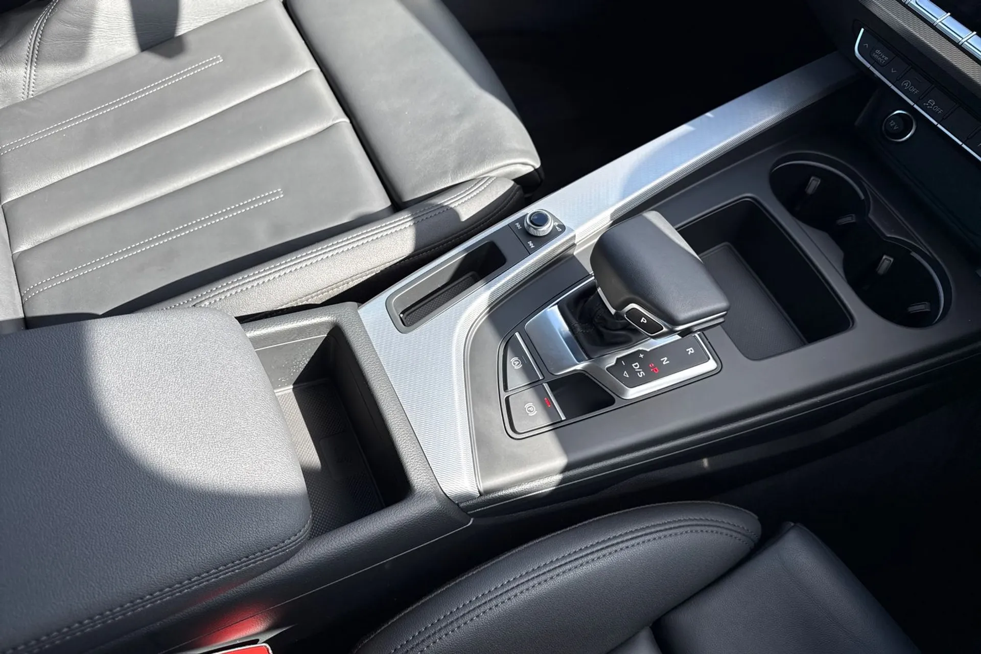 Audi A5 thumbnail image number 36
