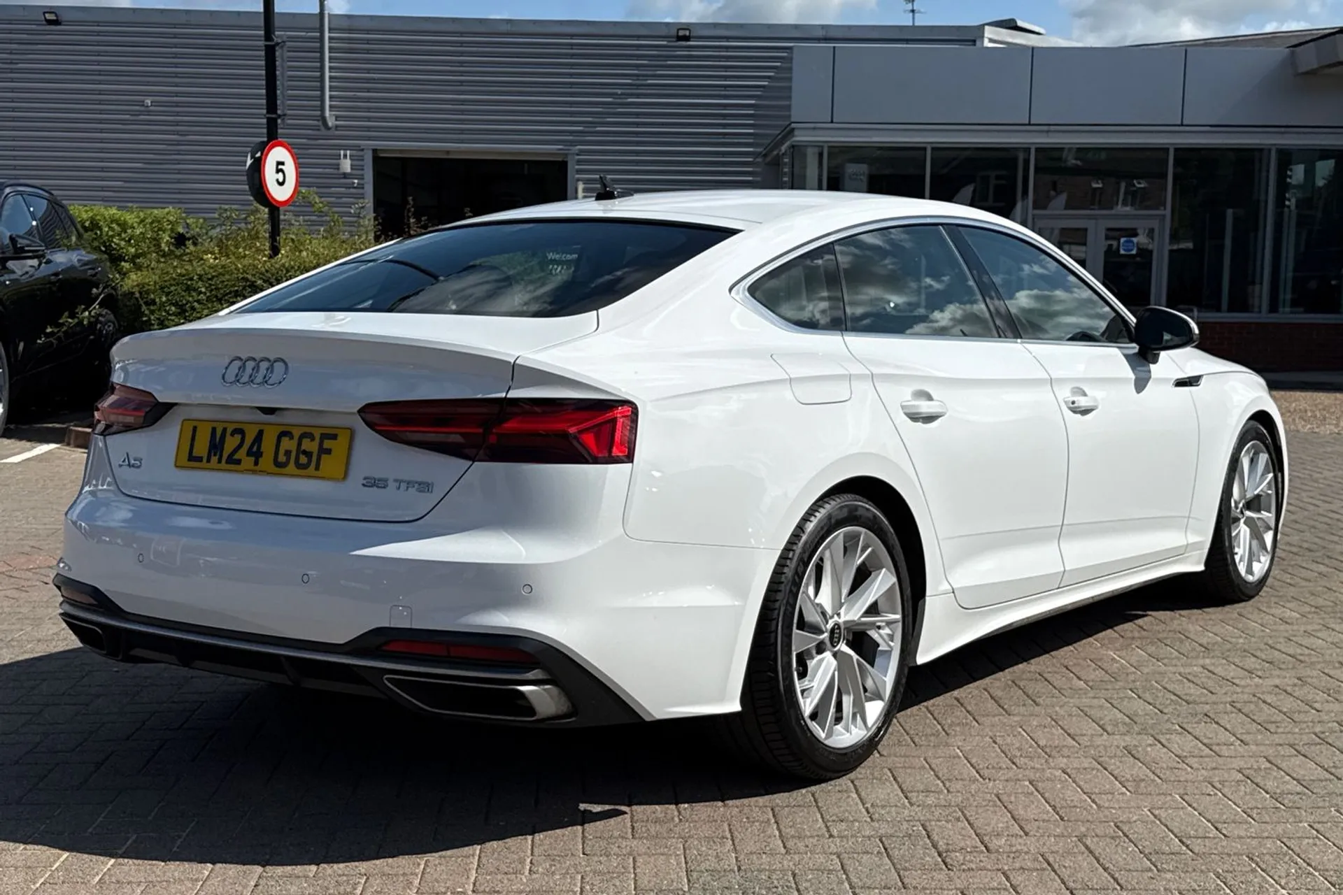 Audi A5 thumbnail image number 4
