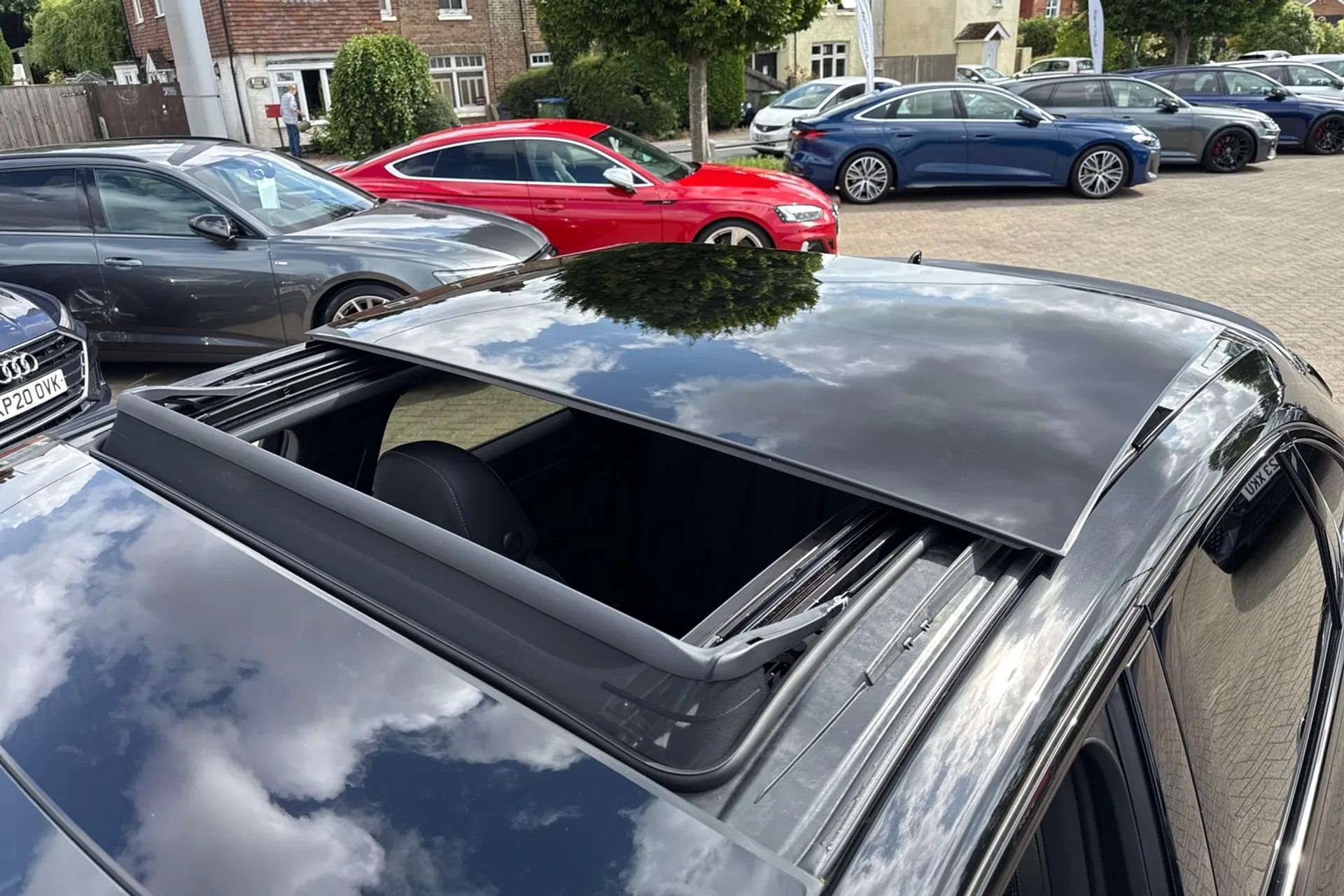 Audi Q3 thumbnail image number 6