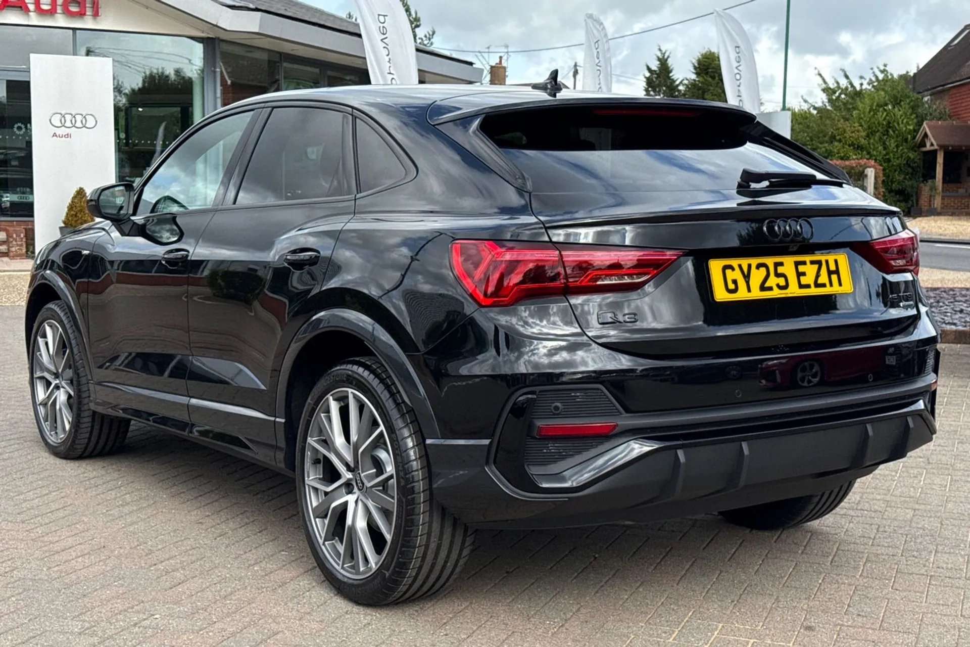 Audi Q3 thumbnail image number 35